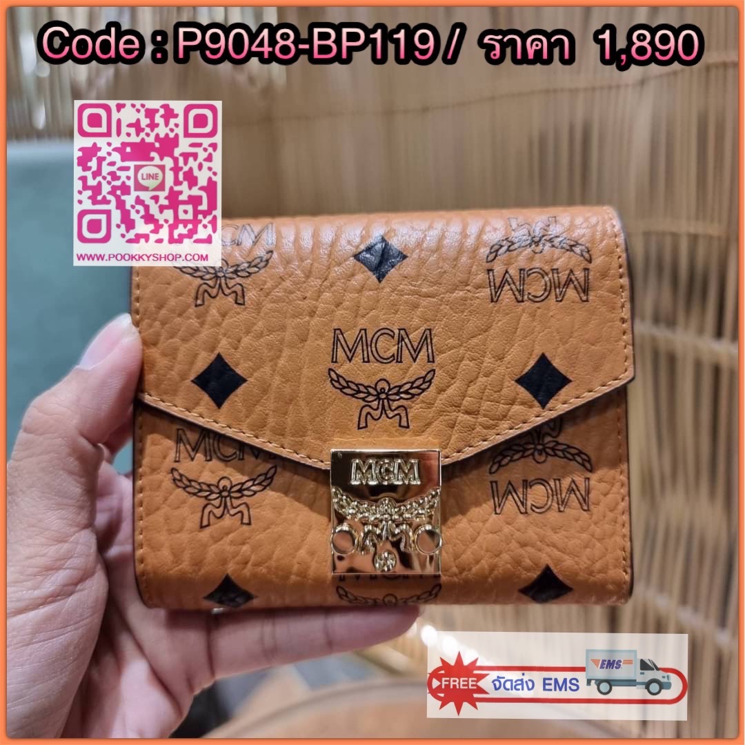 MCM PATRICIA THREE-FOLD WALLET IN VISETOS ดีไซน์ใหม่ กระเป๋าสตางค์ใบเล็ก รุ่นฝาพับ unisex ใช้ได้ทั้งหนุ่มๆและสาวๆน้า ใช้งานง่าย ด้วยกระดุมโลโก้ พกพาง่าย วัสดุหนังแคนวาสคุณภาพดี ภายในเป็นหนังแท้ นิ่ม สวย ใส่บัตรได้เยอะ ใส่ธนบัตรได้ทุกชนิด👍👍