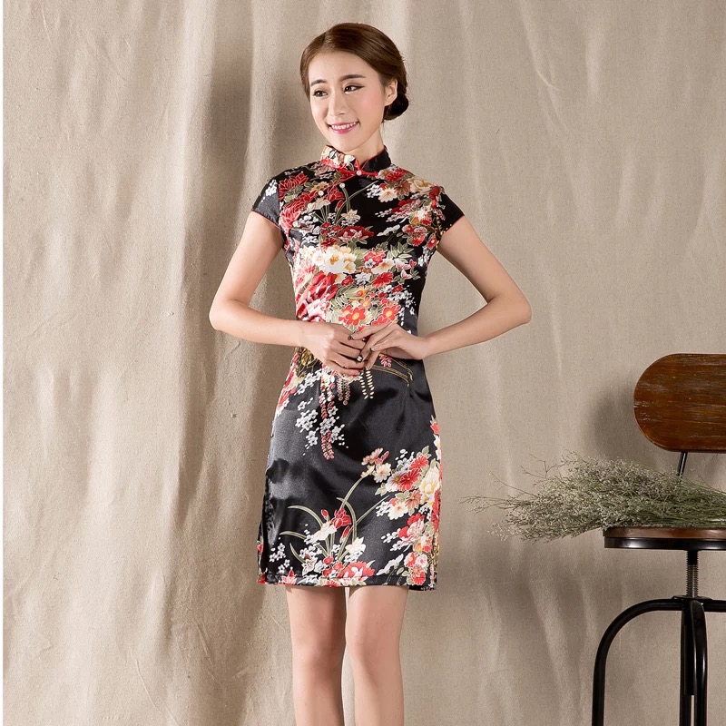 ชุดกี่เพ้าประยุกต์ ชุดกี่เพ้า สาวหมวยอินเตอร์ สีดำ ลายดอกไม้ แต่งแหวกข้าง