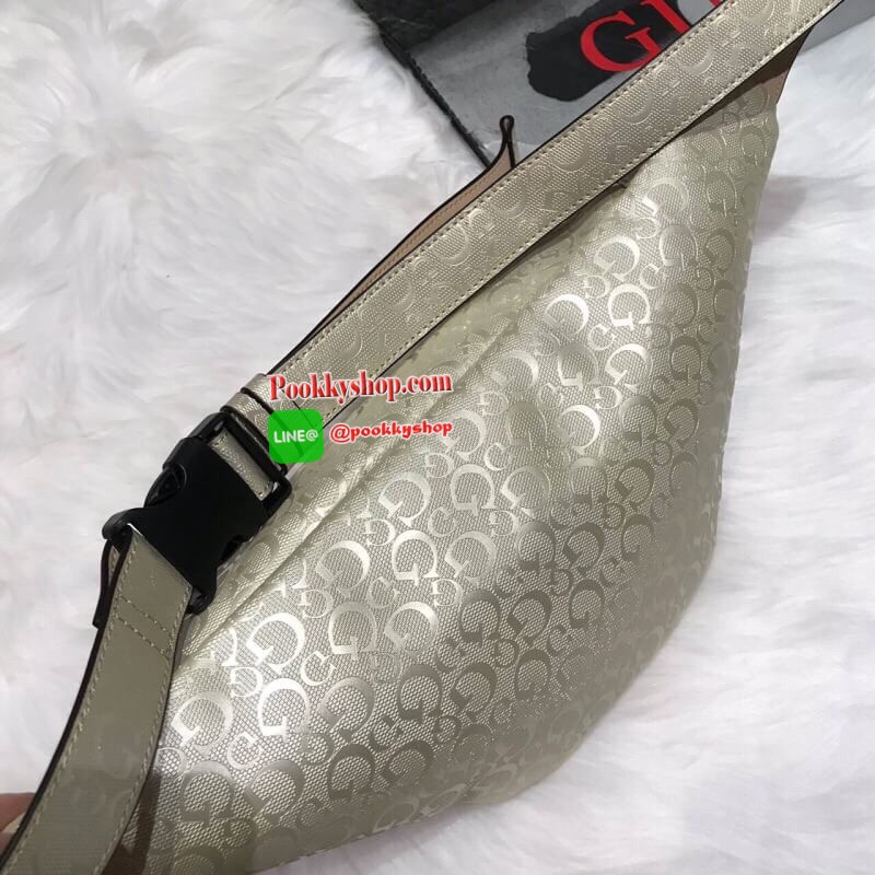 GUESS DIEM LOGO BELT BAG กระเป๋าคาดอกรุ่นยอดนิยม จาก GUESS FACTORY วัสดุ Saffiano PVC คุณภาพดี นิ่ม น้ำหนักเบา ด้านหน้าประดับด้วยโลโก้แบรนด์สุดหรู เปิดปิดกระเป๋าด้วยซิปสะดวกใช้ ด้านในโล่งกว้างมีช่องซิปสำหรับใส่ของ สามารถใส่iphoneได้ทุกรุ่น ซับในลายแบรนด์