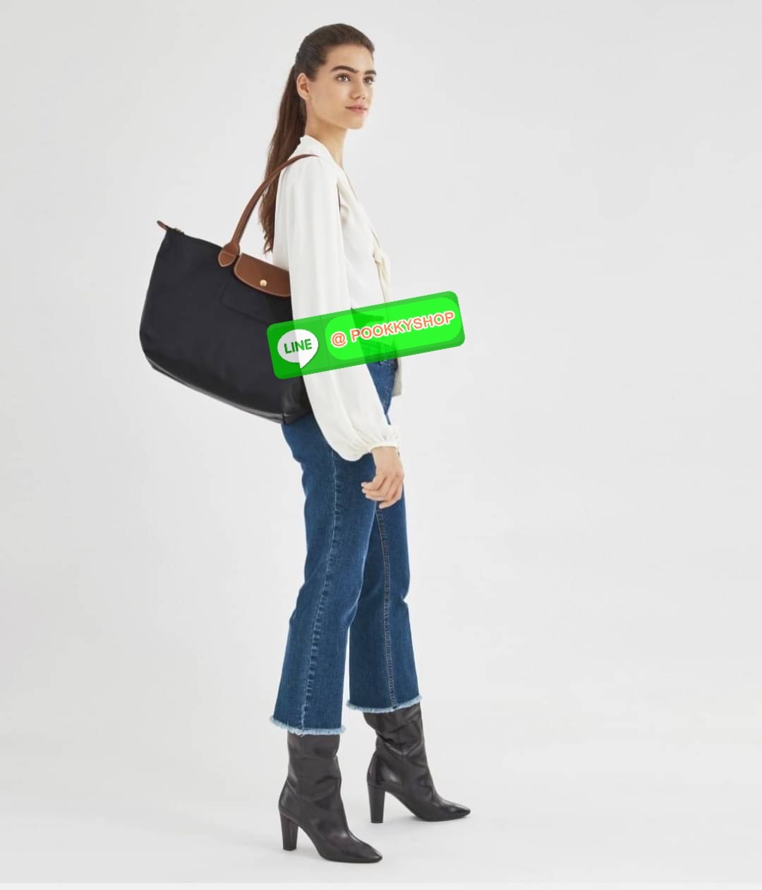 LONHGCHAMP LE PLIAGE ORIGINAL L TOTE BAG 🔖กระเป๋าสะพายไหล่ Le pliage ใบใหญ่ เรียบง่ายจุของได้เยอะ สามารถเก็บเอกสารหรือแล็ปท็อปได้คะ 🔖วัสดุ:ไนลอนเคลือบ 🔖เปิด-ปิดด้วยซิป ภายในกว้าง มีช่องลับแยกคะ 🔖สามารถพับเก็บได้พกพาสะดวกคะ