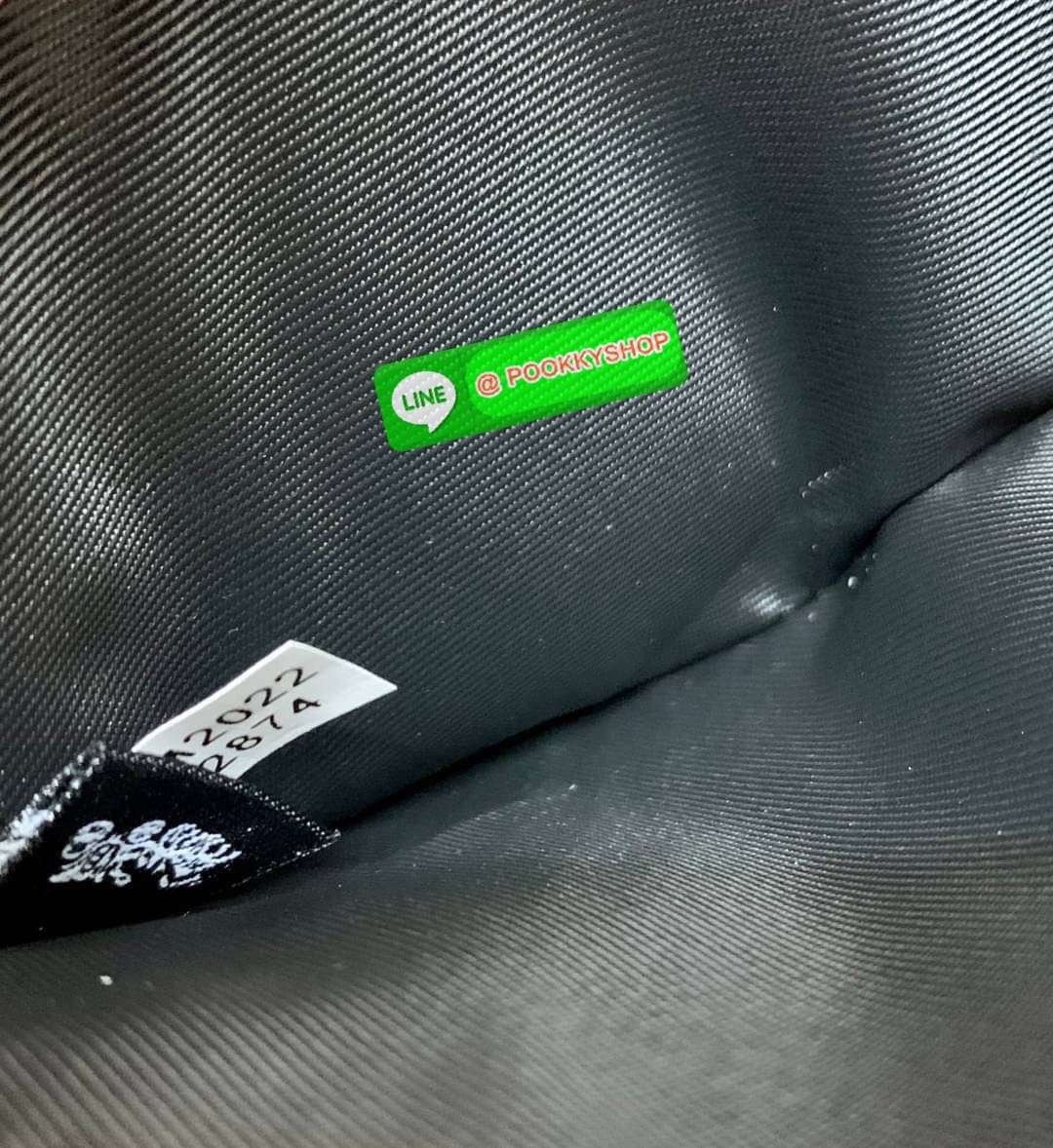 COACH TECH WALLET IN COLORBLOCK SIGNATURE ((C2874)) ✔️กระเป๋าเงินใบยาว หนังแท้ พร้อมสายคล้องมือในตัวค่ะ ✔️เปิดปิดด้านหน้าแบบฝากระดุม ภายในมีช่องใส่ธนบัตร2ช่อง ;สามารถใส่มือถือ iphone 10 xs max ได้เลยค่ะ ✔️มีช่องเสียบธนบัตร7ช่อง;พร้อมช