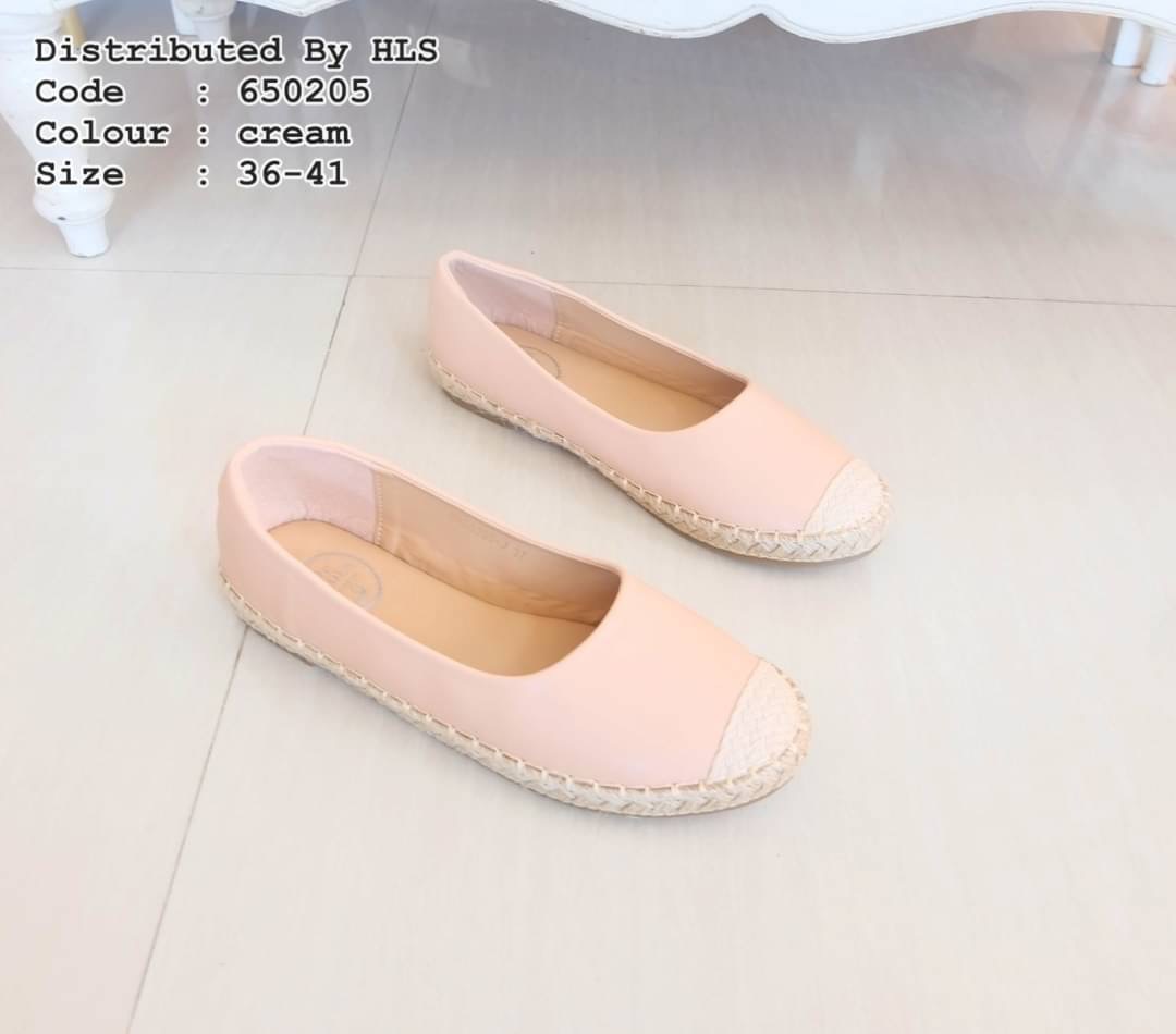 แบบใหม่ มาแล้วคะ พร้อมส่งคร่าา รองเท้าแฟรชเตี้ย ทรงหัวมน ขอบเชือกป่าน หนังสีพลาสเทล สวยมากๆ พื้นนิ่มๆ พื้นยางพารากันลื่น ใส่สบายมากๆ ใส่สบายๆๆชิวๆ