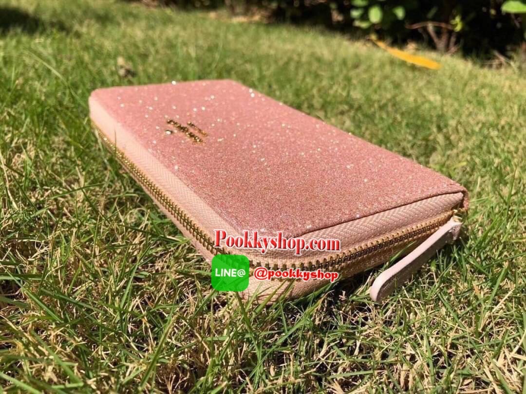 KATE SPADE JOELEY LONG WALLET กระเป๋าสตางค์ใบยาวรุ่นใหม่ล่าสุดหนัง Saffiano สไตล์ PRADA สวยน่าใช้ตัวเนื้อกระเป๋าตกแต่งด้วยกลิทเตอร์ทั้งใบ สวยหรู ภายในมีช่องซิป1ช่อง และช่องใส่บัตรหลายช่อง ใส่เหรียญ บัตรได้เยอะ ตัวจริงสวยน่าใช้มากค่ะ