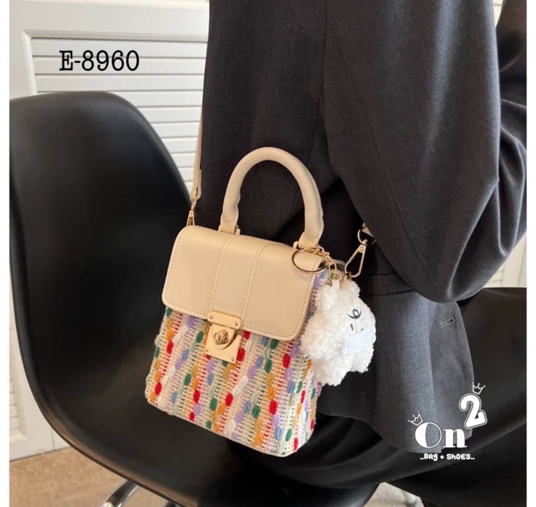 New arrivals กระเป๋าสะพายมาใหม่ ไซส์มินิดูตะมุตะมิน่ารักไปอีกจ้า ใส่โทรศัพท์ ใส่ของจุกจิก มาพร้อมพวงกุญแจ สายสะพายยาวครอสบอดี้