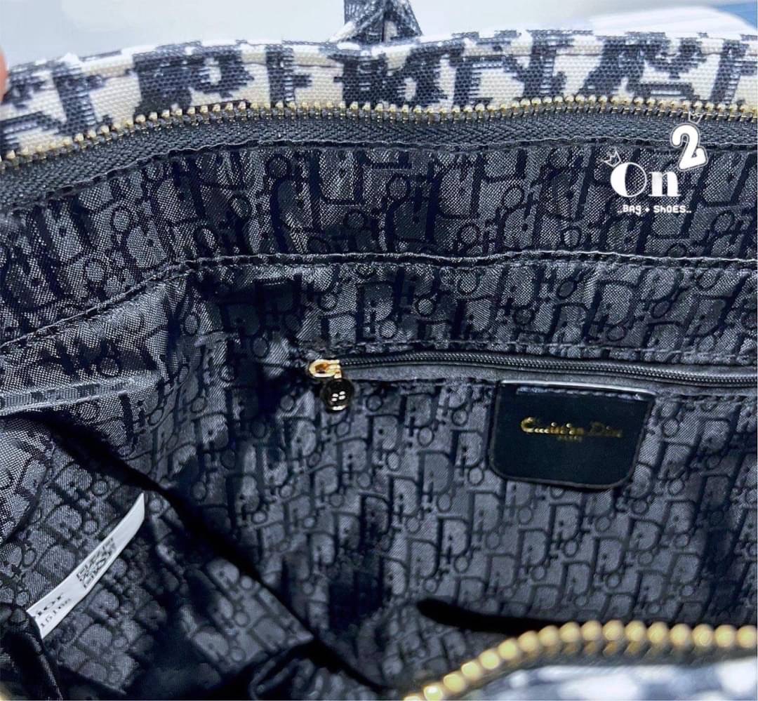 Dior Christian กระเป๋าทรงชอปปิ้ง งานเกรดสวยเลยค่า ชนชอป ใช้งานง่าย งานผ้าทอลายสวยทุกลายค่า อะไหล่สั่งผลิตเฉพาะรุ่น