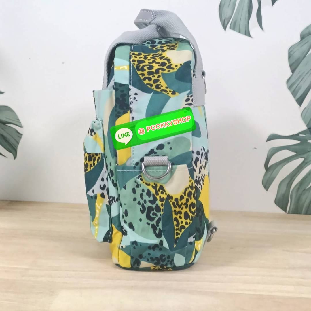 KIPLING 3 WAYS MINI BACKPACK ซับในลายตาราง กระเป๋าสะพาย 3 Ways รุ่นใหม่ วัสดุ Nylon & Polyester 100% หูหิ้วหนังปั๊มชื่อแบรนด์ สายสะพายยาวเลื่อนปรับได้ free size และ สามารถถอดได้ สามารถถือหรือสะพายได้ จะสะพายไหล่ สะพายเฉียง Crossbody หรือจะคล้องสายเป็นเป้ส