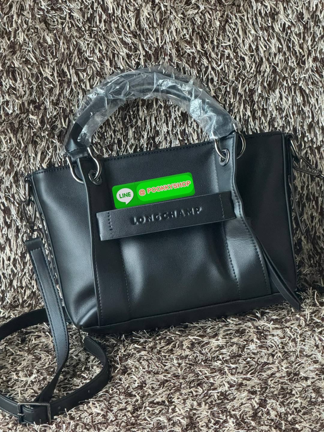 💕LONGCHAMP 3D S HANDBAG กระเป๋าใบนี้สามารถเป็นแบบ cross-body ได้ด้วยสายสะพายไหล่แบบปรับ และยังสามารถถอดออกได้ เมื่อต้องการเป็น Handbag กระเป๋า LONGCHAMP 3D เป็นส่วนหนึ่งของเทรนด์ปัจจุบันด้วยสไตล์สากลที่ทันสมัย ปรับให้เข้ากับวันหยุดสุดสัปดาห์ทําให้