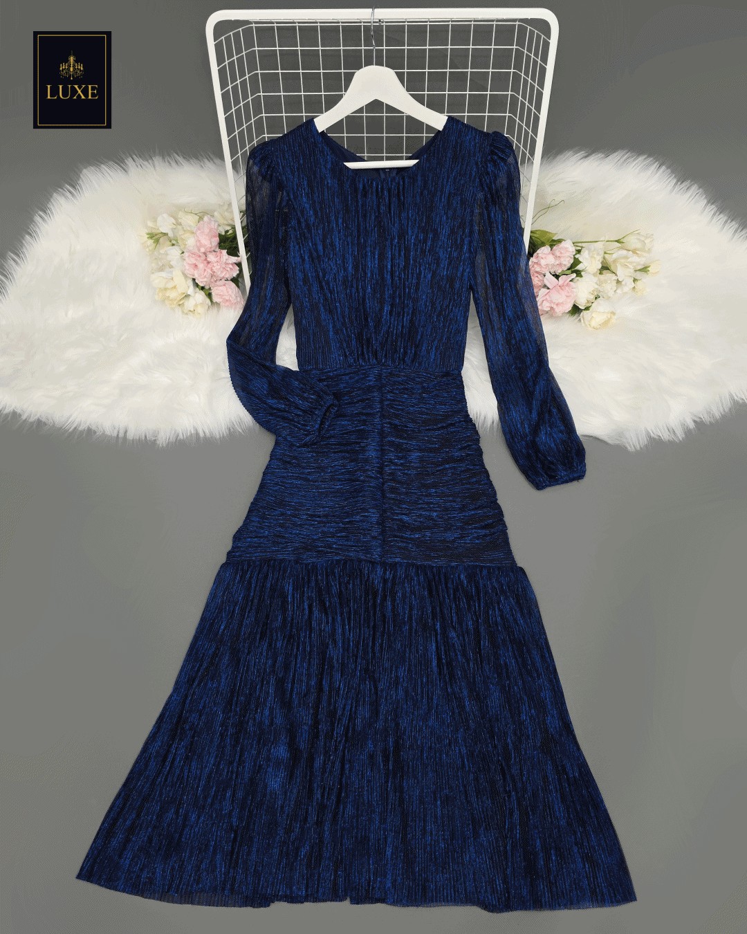 เดรสแฟชั่น เดรสเสื้อคอกลมแขนยาว กระโปรงทรงเข้ารูปจับเดรปตรงกลาง ต่อชายระบาย