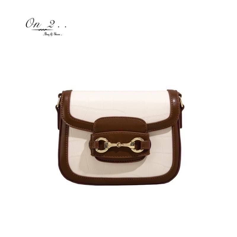 New Arrival 🔥🔥🔥 🇰🇷Korean style bag🇰🇷 กระเป๋าหนังพียูทรงสี่เหลี่ยม ปั้มลายCroco สายสะพายเป็นสายหนัง ปรับความยาวได้