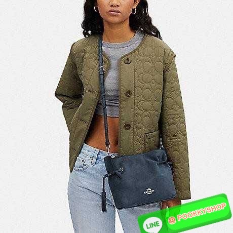 COACH CM091 ANDY CROSSBODY Details คอลสุดฮิต ดีไซน์สุดฮอต ให้สาวๆได้สวยหรู ดูแพงก่อนใคร กับกระเป๋าสะพายข้างขนาดกำลังสวย ดีไซน์ไม่เกร่อ มีดีเทลรูดเก็บปากกระเป๋า ปรับเปลี่ยนทรงได้เลย กิมมิคล้วนๆ ปากกระเป๋ามีกระดุมแม่เหล็กปิดกันของหล่นได้ ภายในโล่งกว้าง เลิศ