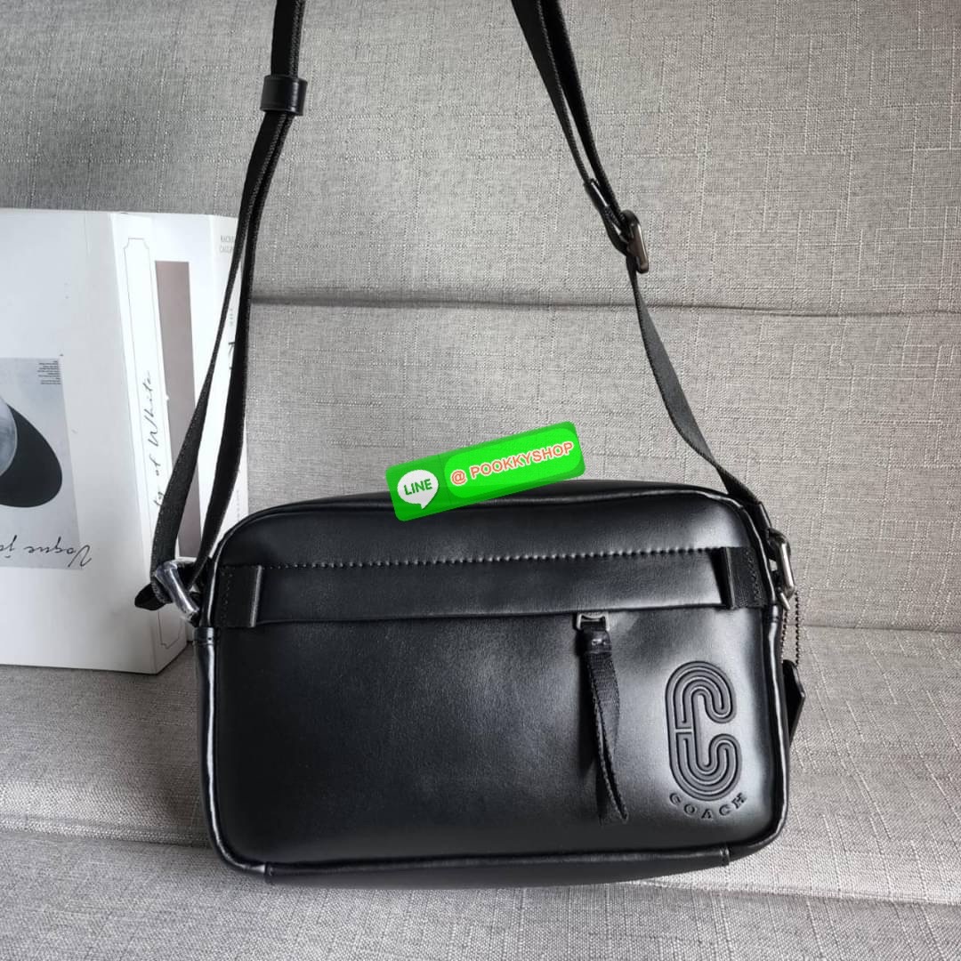 COACH EDGE CROSSBODY IN SIGNATURE CANVAS (2338) กระเป๋าสะพายข้าง วัสดุแคนวาสตัดขอบหนังแท้ หนังนิ่มมืออย่างดีค่ะ ด้านหน้ามีช่องซิปซ่อนให้หนึ่งช่อง เปิดปิดช่องหลักแบบซิปคู่ภายในกว้าง ใส่ของได้จุเลยนะคะ มีช่องซิปและช่องเล็กให้อีก2ช่อง ด้านหลังกระเป๋าจะเป๋าช่