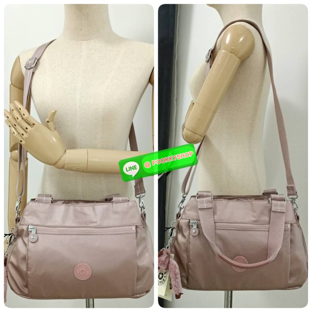 Kipling Damen Orelie Henkeltasche handbag กระเป๋าถือหรือสะพาย ขนาดกลาง วัสดุ Nylon 100% หูถือสูง 7 นิ้ว สายสะพายยาว 126ซม. มีช่องแยกใช้งานหลายช่อง ประกอบด้วย -ด้านหน้า ช่องซิปลึกถึงฐานกระเป๋า -ด้านหลัง ช่องซิปลึกถึงฐานกระเป๋า -ช่องใช้งานหลักด้านใน 3 ช่อง
