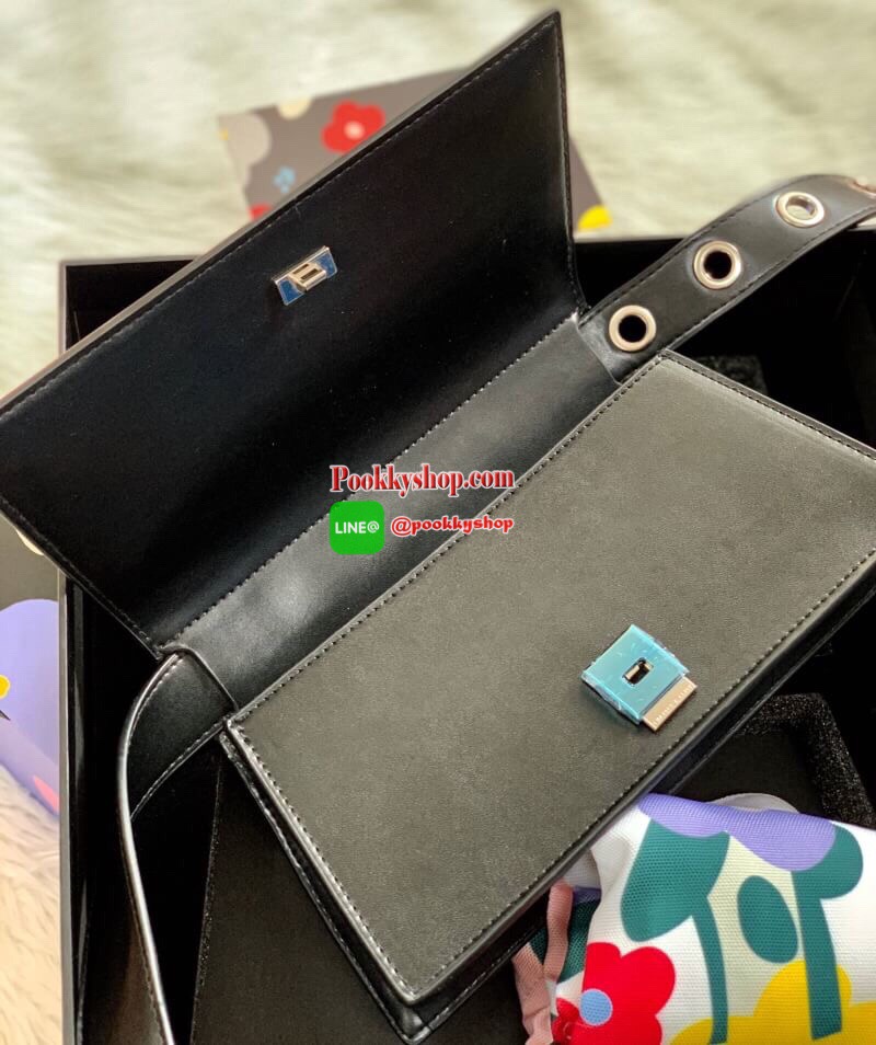 New arrival Limited Edition !! CHARLES & KEITH ACCESSORIES BOX SET พร้อมส่ง รุ่นหายากค่ะ!! มาพร้อมกันทั้ง set ค่ะ // ในเซตมีกระเป๋า;การ์ด ;ถุงผ้าหิ้ว กล่องกระดาษแบรนด์ค่ะ สุดคุ้มทีเดียว!! ✔️กระเป๋าลายดอกไม้ สะพายข้างได้ ครอสบอดี้ร์ได้ หรือถือแบบคลั