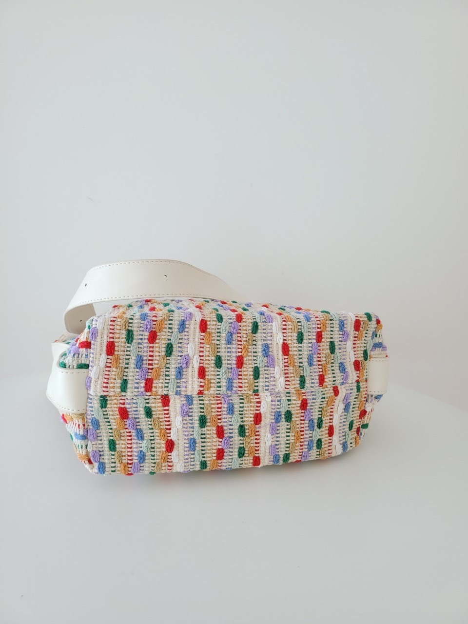 รุ่นใหม่ พร้อมส่ง!!!!! Yumi bag ลายผ้าถักโทนสีน่ารัก เหมาะไปมหาลัยมากใบนี้ ใส่ipadได้ทุกรุ่นเลย