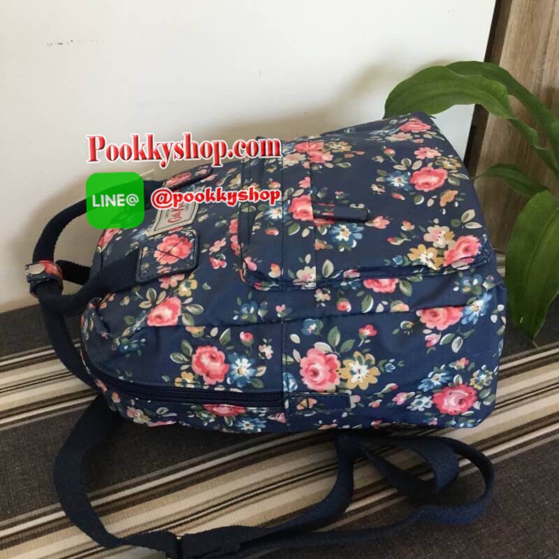 cath kidston Mini Backpack Bag กระเป๋าสะพายเป้รุ่นมินิ แบรนด์ดังสไตล์วินเทจสุดฮิต วัสดุ Canvas เคลือบกันน้ำสามารถเช็ดทำความสะอาดได้ เปิดปิดด้วยซิปสะดวกใช้ ด้านหน้าประดับโลโก้ cath Kidston พร้อมช่องซิปด้านนอกใส่กระเป๋าสตางค์ มือถือได้ ด้านในมีช่องซิป สามาร
