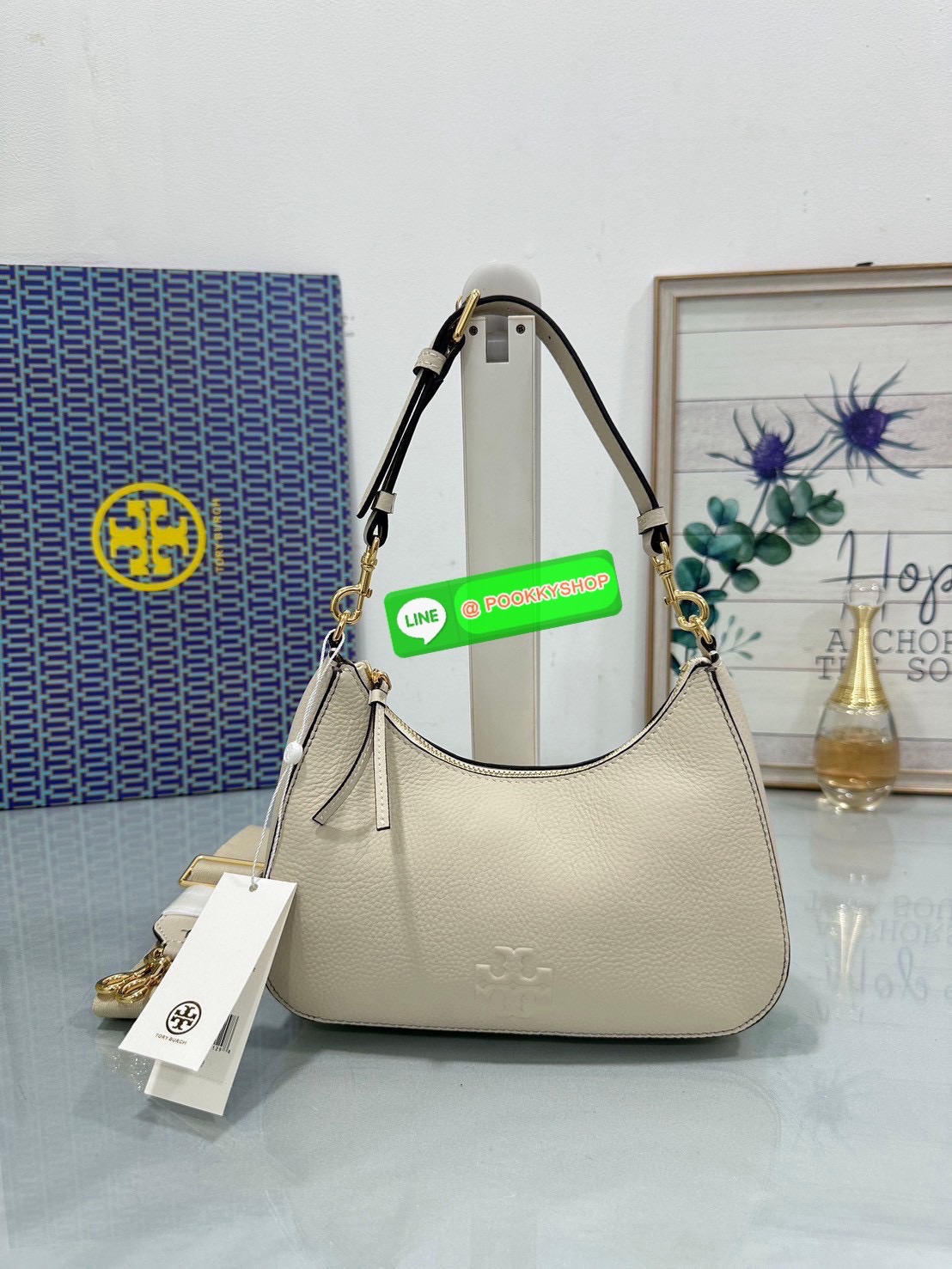 🖤 Tory Burch Thea Convertible Crossbody Bag หนังแท้นุ่ม ดีไซน์เรียบหรู พร้อมสายสะพาย 2 แบบ สวยครบทุกลุค ✨ ใบเดียวใช้ได้ทุกวัน ถือก็สวย สะพายก็คล่อง จบในใบเดียว 💼
