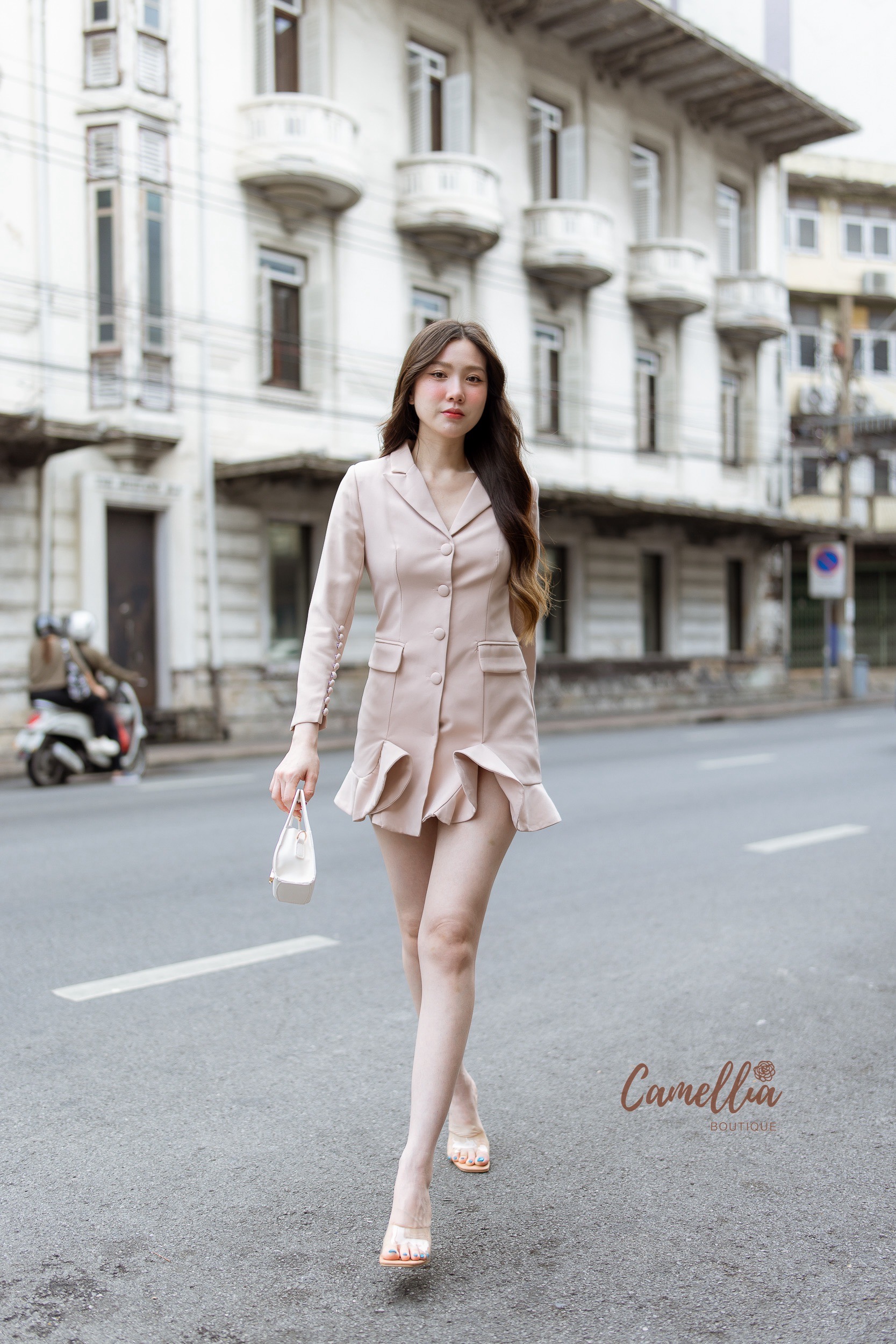 เดรสแฟชั่น ชุดเดรสสูทแขนยาวระบายๆ แขนแต่งกระดุมเรียงเม็ดสวย