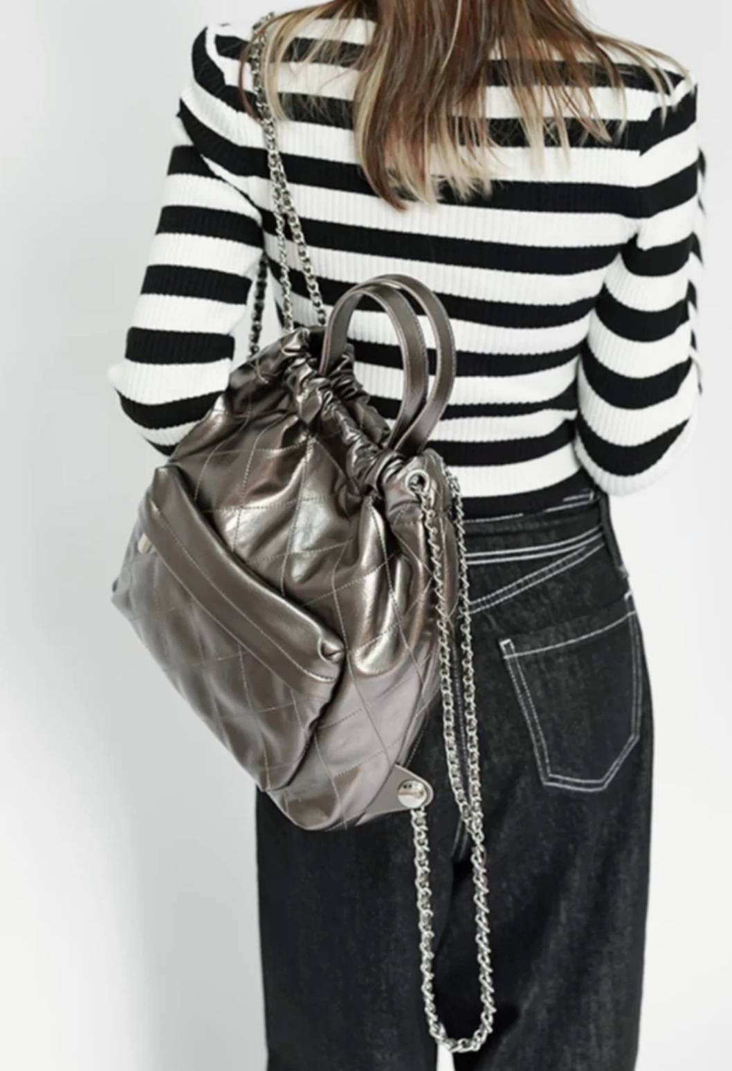 New!! 💥 กระเป๋าสวยชิค สามารถถือได้ สะพายเป็นเป้ได้ งานสวยเนี๊ยบ วัสดุสวยหนา หนังอย่างดี