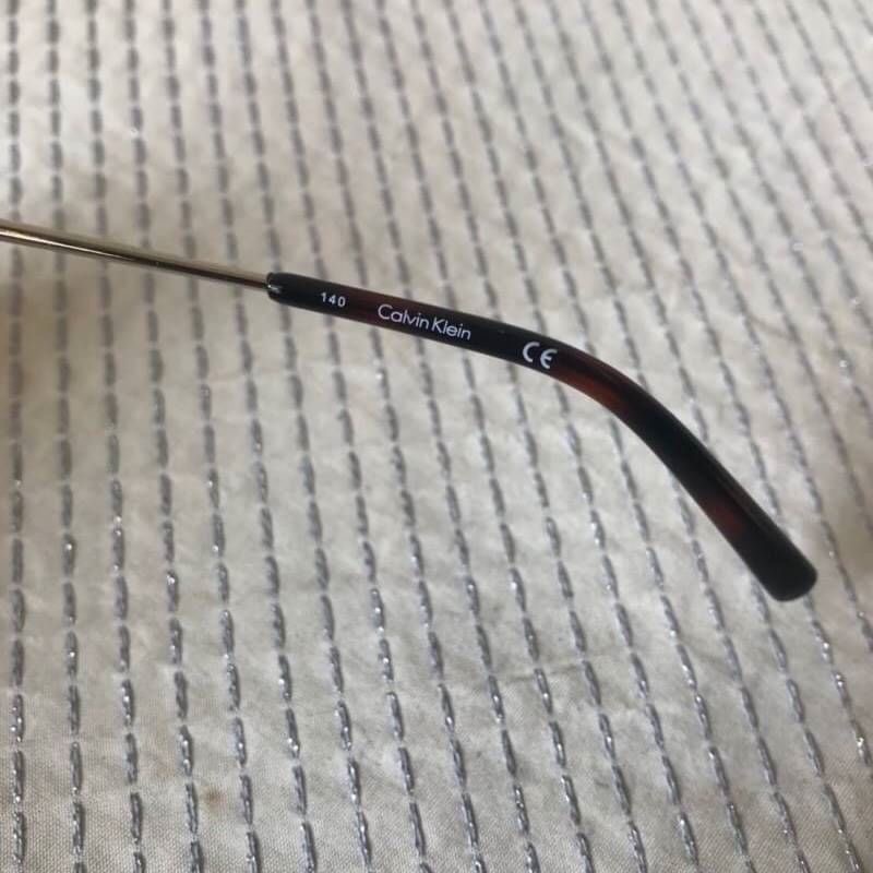 Calvin Klein CK3200S สวยมากๆ อุปกรณ์กล่องและผ้าเช็ดแว่น