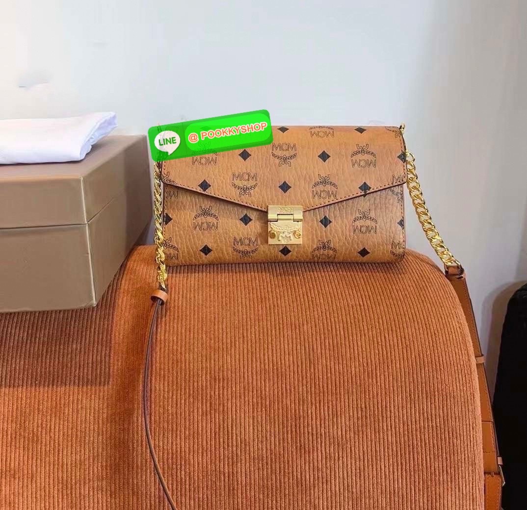 MCM Classic Style Large Chain Bag • กระเป๋าสะพายรุ่น Classic Chain Bag สไตล์หรูเหนือกาลเวลา • วัสดุ Visetos Coated Canvas ลายโมโนแกรมเอกลักษณ์ของ MCM • ฝาปิด Flap Closure พร้อมตัวล็อกโลหะสีทองประทับโลโก้ MCM สวยหรู