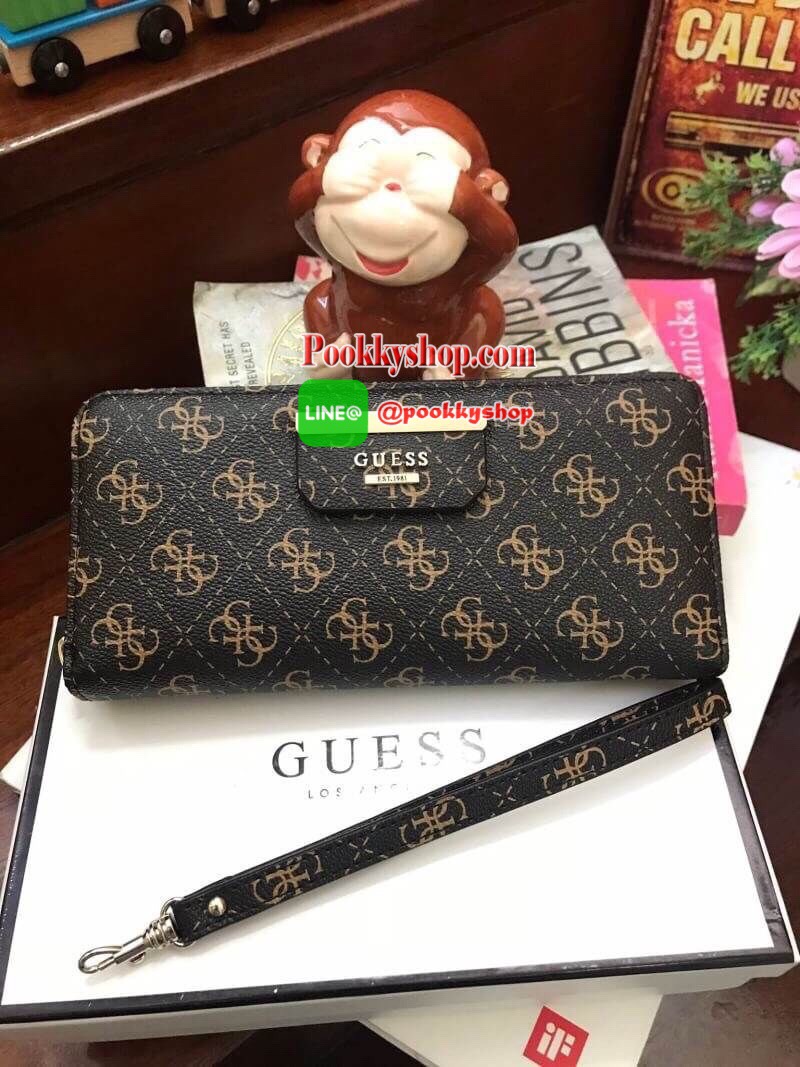 (กล่องแบรนด์/สายคล้องมือ) NEW ARRIVAL! GUESS FACTORY WOMEN'S LONG WALLET 2018 กระเป๋าสตางค์ทรงยาวคอลเลคชั่นใหม่แบบซิปรอบ วัสดุหนังPolyurethane100% ถือนิ่มสบายมือ ด้านหน้ามีโลโก้หนังติดโลหะแบรนด์ตัวนูน ลายหนังมีsignatureรอบใบภายในมีทั้งช่องซิปใส่เหรีย