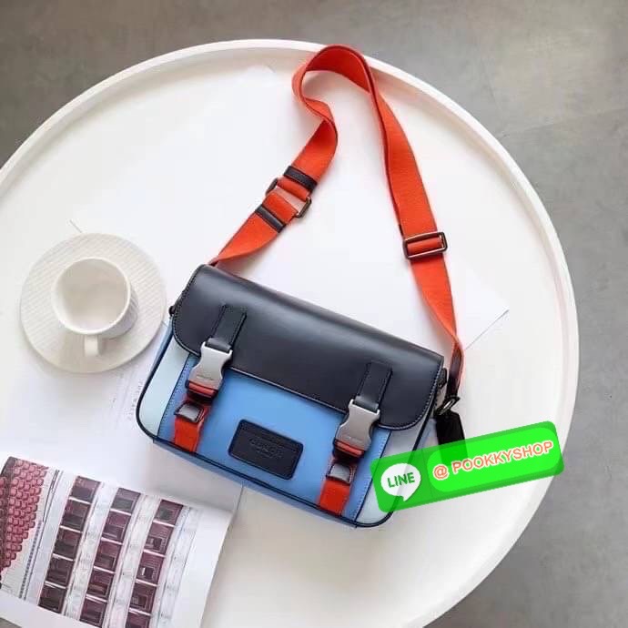 COACH TRACK CROSSBODY IN COLORBLOCK SIGNATURE CANVAS WITH COACH PATCH (C6657) 🛍🛍กระเป๋าสะพายทรงแมสเซ็นเจอร์ ทรงสวยรุ่นที่ต้องมีติดตัวคะหนุ่มๆ จุของได้เยอะมากแบ่งเป็นสัดเป็นส่วน วัสดุหนังแคนวาสสลับหนังแท้ กระเป๋ามีตัว ล็อค มีซิปด้านใน ด้านห