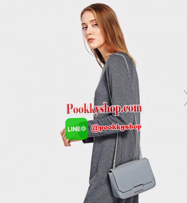 NEW ARRIVAL! CHARLES & KEITH PUSH-LOCK CHAIN SLING BAG 2018 กระเป๋าสะพายคอลเลคชั่นใหม่ล่าสุดวัสดุหนังคาเวียร์สวยอยู่ทรง ขนาดมินิกำลังดีน้ำหนักเบา เปิดปิดด้วยฝาปิดตัวล๊อคปั้มโลโก้ด้านหน้า ภายในมีช่องซิปและช่องใส่บัตร มาพร้อมสายสะพายโซ่ยาวสามารถซ้อนสายสั้นส