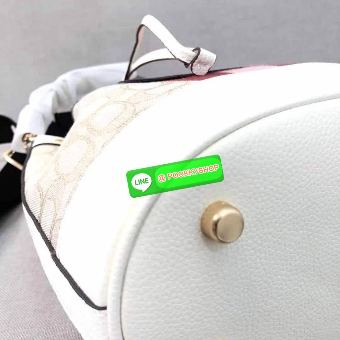 New arrival! 🌈น้องใหม่ล่าสุด สวยหรู ดูดีมากๆค่ะ! COACH DEMPSEY DRAWSTRING BUCKET BAG ((C4100//C4102)) พร้อมส่งที่ไทยค่ะ! กระเป๋าทรงขนมจีบ หนังแท้นิ่มสวยมากๆค่ะ จุดเด่นด้านหน้าปั้มโลโก้แบรนด์ ปากกระเป๋าแบบหูรูดใช้งานง่าย ภายในสามารถใส่ของจำเป็นในชี