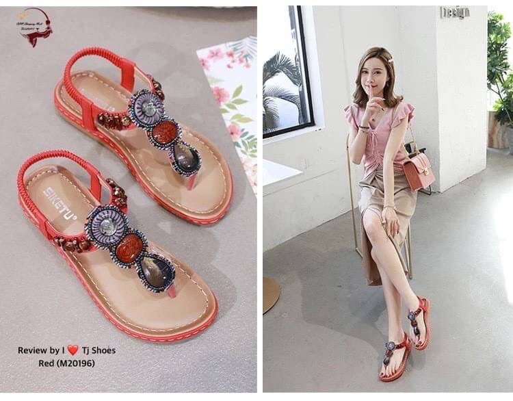 พร้อมส่งรุ่นนี้เกร๋มากบอกเลย รองเท้ารัดส้นนำเข้า ใส่นิ่มสบายมาก พื้นรองเท้าเกาะพื้น ช่วยกันลื่นได้ดี จับแมทกับชุดง่าย ใส่แล้วดูเกร๋ดูน่ารักมากๆ แถมใส่ได้ตลอด ไม่มีเอ้าท์ ของจริงงานดี สวยตรงปกแน่นอน เพราะทางร้านถ่ายรูปจากสินค้าจริง สวยเป๊ะมาก ควรมีไว้เป็นค