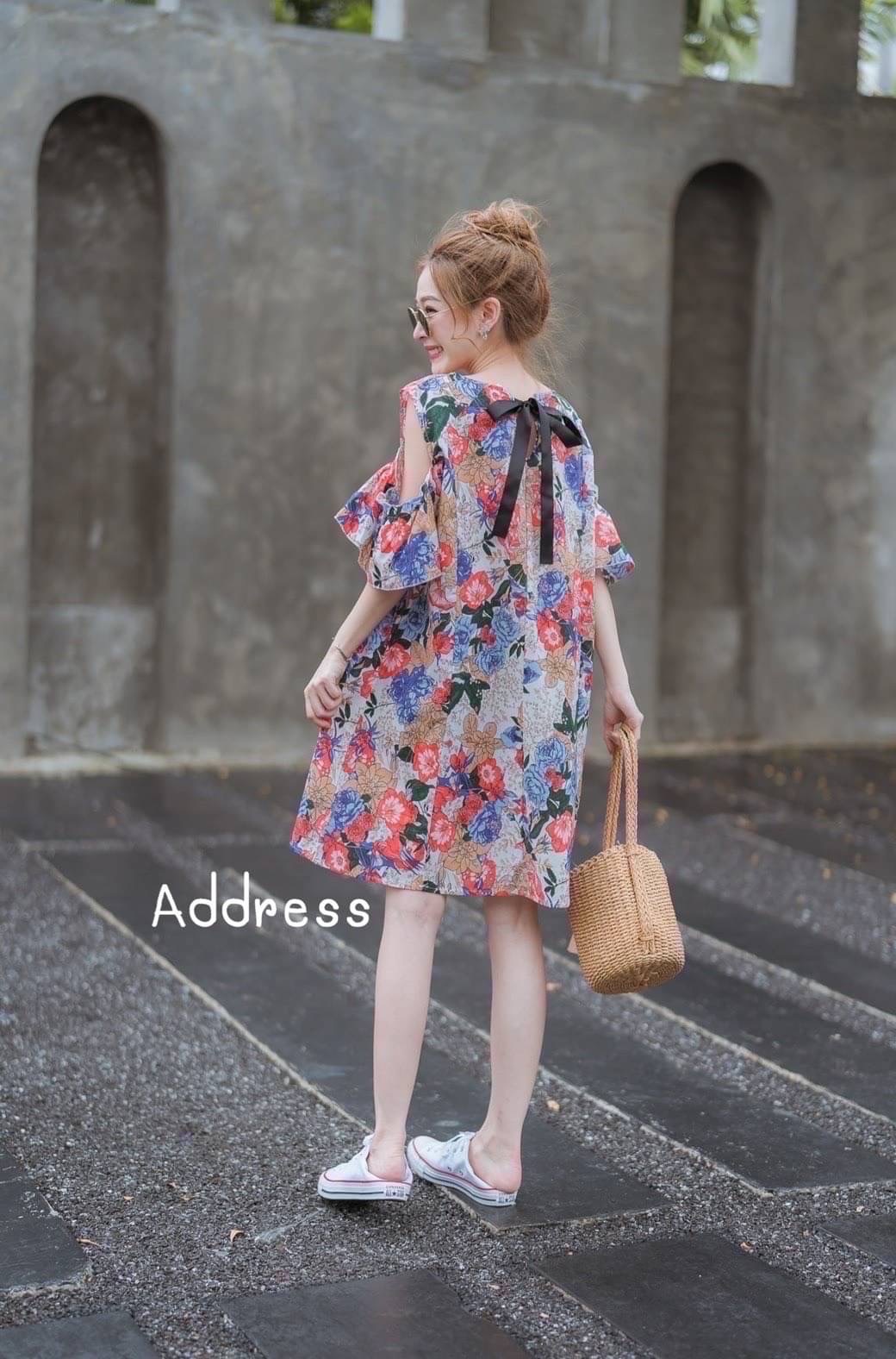 มาเพิ่มแล้วค่าาา ขายดีมากน้า เดรสเว้าไหล่ เดรสเว้าไหล่ลายดอก ด้านหลังมีสายให้ผูกโบว์ ผ้าใส่สบาย งานคิ้ววววมาก ห้ามพลาดเลยค่า