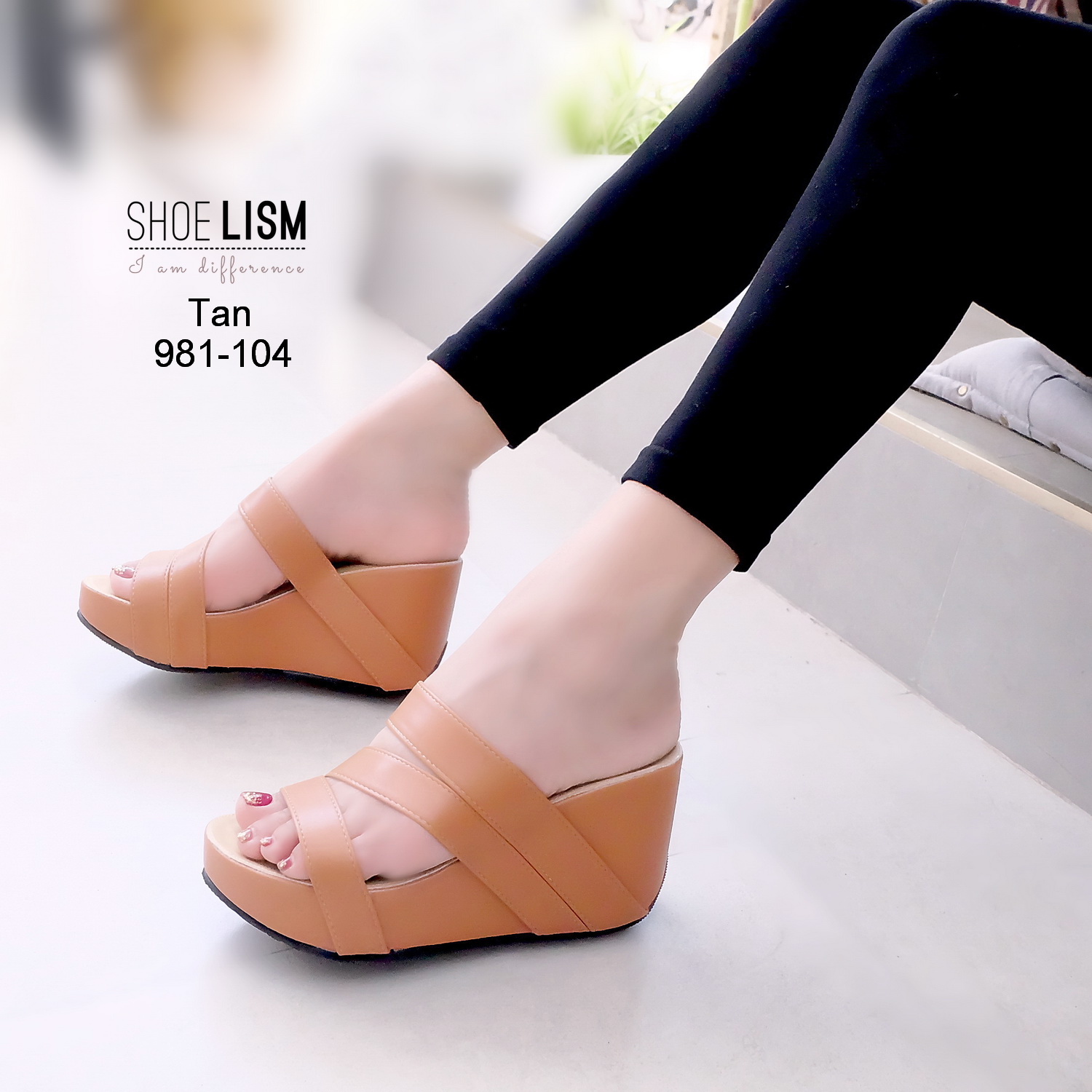 พร้อมส่งจร้าา!! 981-104 ถือเป็นงานตัวใหม่ ที่มาแรง ใส่ในช่วงหน้าฝนสบาย แบบไม่ต้องกลัวน้ำ หนัง pu ออกเรียบๆหรู พื้นบุนวมตามแบบ น่ารักหวานๆค่ะ รองเท้าเตารีด