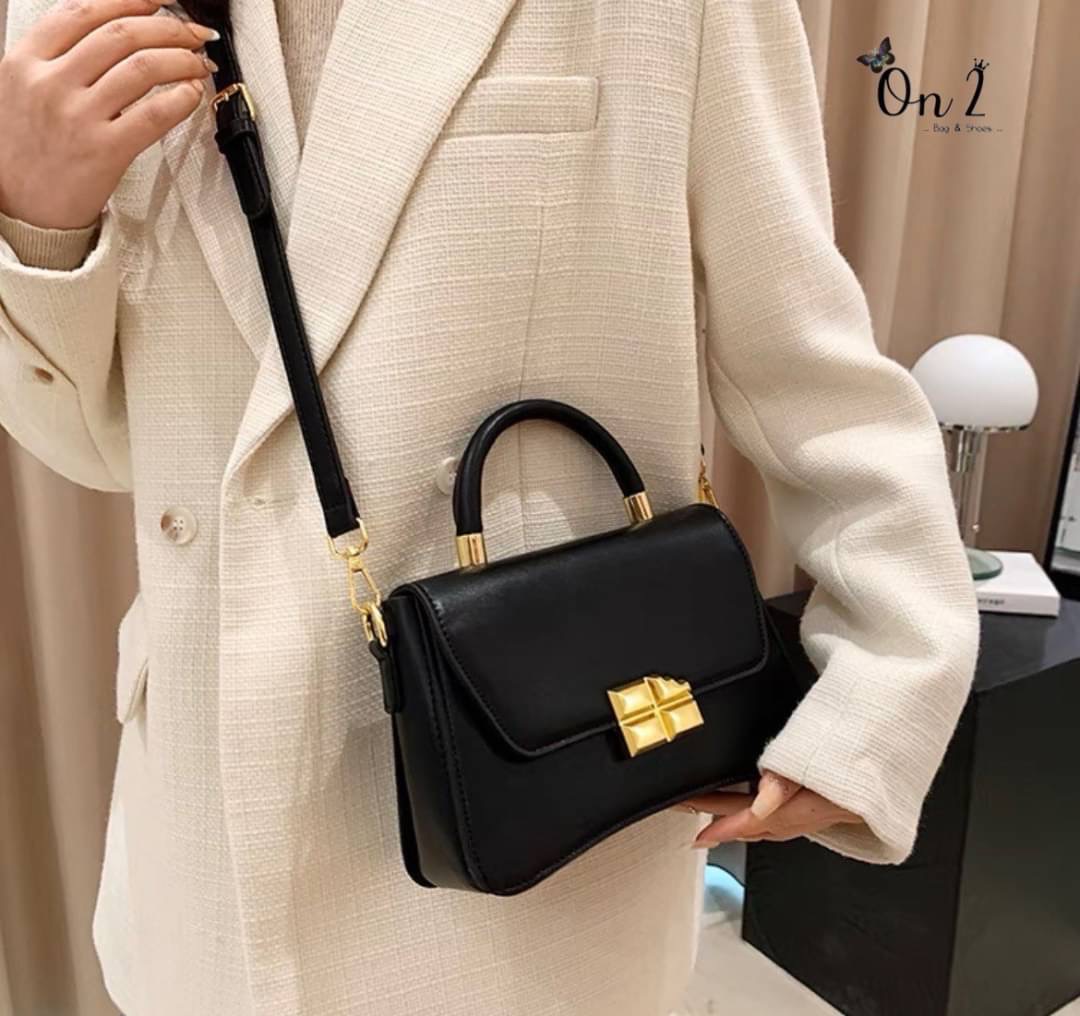 พร้อมส่ง รุ่นสุดฮิตเข้ารัวๆ งานสไตล์เกาหลีเปิดหน้าอะไหล่ทอง มาพร้อมสายสะพายยาวปรับระดับได้ สุดสวยหรูสุดปัง รีบช้อปด่วนค่า