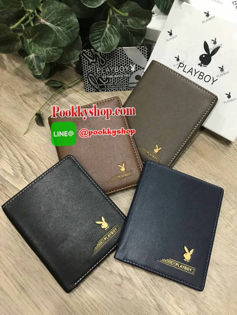 พร้อมส่ง4สี Must Have! PLAYBOY SHORT WALLET กระเป๋าสตางค์สั้นพับ2ตอน Limited Edition จาก Playboy วัสดุหนังแกะสังเคราะห์แบบนิ่ม ด้านหน้าและด้านในปั้มโลโก้แบรนด์ ขนาดกำลังดีไม่หนาพกพาสะดวกค่ะ ภายในมีทั้งช่องใส่รูป ใส่บัตร ช่องใส่ธนบัตร ซับในลาย Playboy ล๊อต