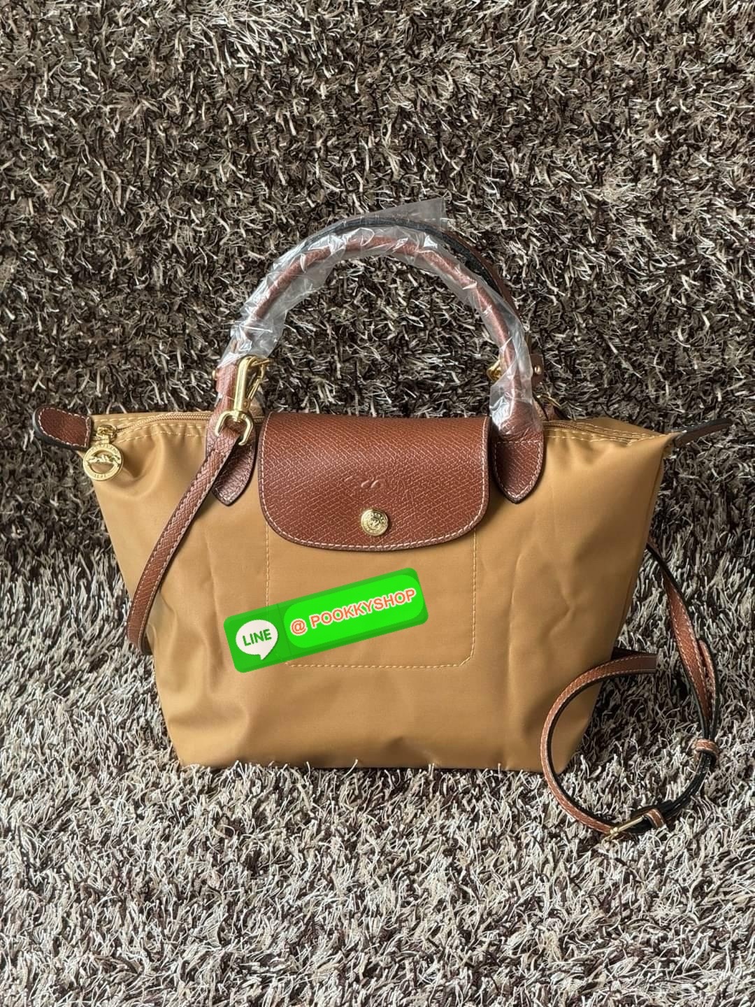 LONGCHAMP LE PLIAGE ORIGINAL S HANDBAG Crossbody Bag กระเป๋าสะพายไหล่ รุ่น Original มีเอกลักษณ์อันโดดเด่นของรุ่นไอคอนนิคของ Longchamp อย่าง Le Pliage (เลอ ปลิยาจ) โดย Longchamp ได้รับแรงบันดาลใจจากศิลปะการพับกระดาษแบบ Origami (โอริกามิ) ในการสรรค์สร้างกระ