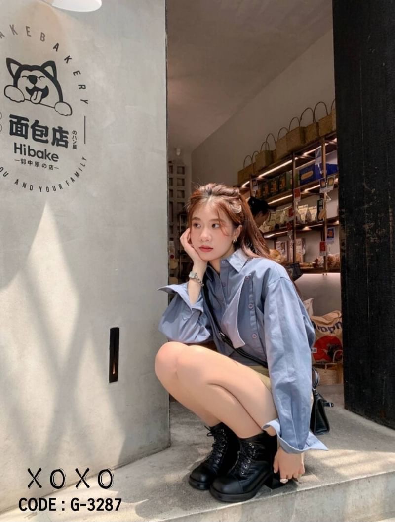 สินค้าพร้อมส่ง บูทรุ่นล่าสุดเข้าแล้วค๊า ของมันต้องมีเลยจร้า งานสวยมาก วัสดุเป็นหนัง PU ด้านหน้สเป็นเชือกร้อยแกะผูกใหม่ได้ได้ชอบ ด้านหลังเป็นซิปรูด ใส่สบายมากขึ้น มีส้นเล็กน้อย น้ำหนักเบา ด้านในบุผ้ากำมะหยี ซับในทั้งคู่ ด้านในนุ่ม ใส่สบาย แมทส์ชุดง่าย ใส่อ