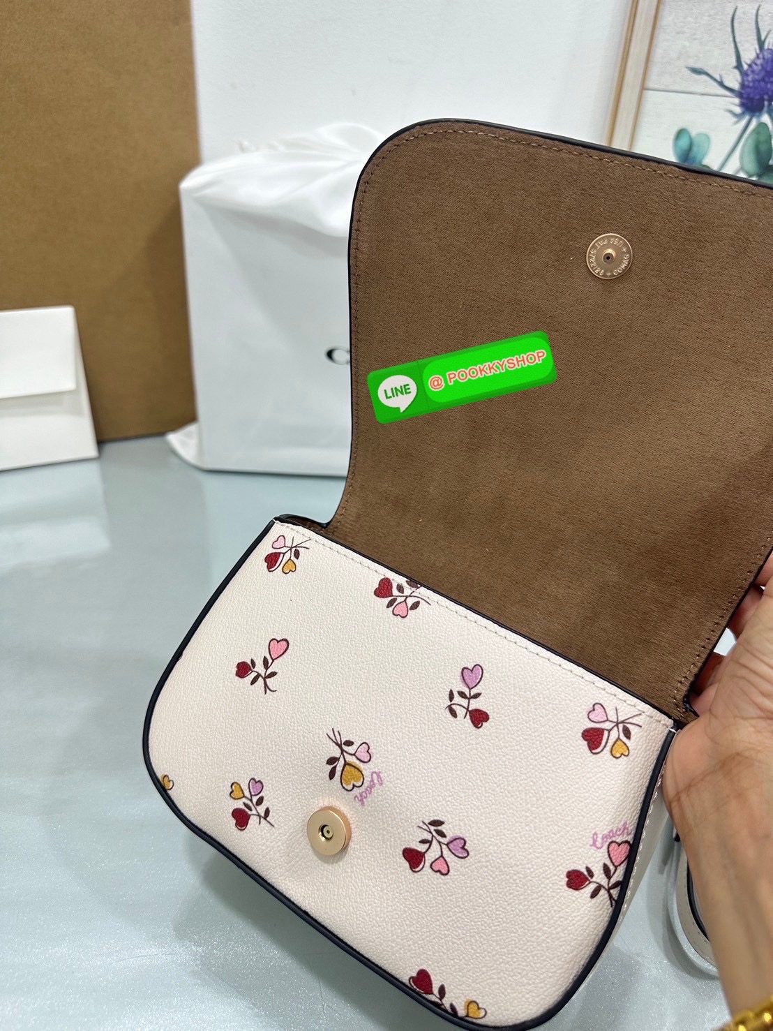 COACH CX575 – Mini Lillie Carryall “เล็กหรู ใช้ง่ายทุกโอกาส 🖤✨ COACH CX575 Mini Lillie Carryall ที่แมตช์ง่าย ใบเดียวก็ครบทั้งวันทำงานและวันเที่ยว”