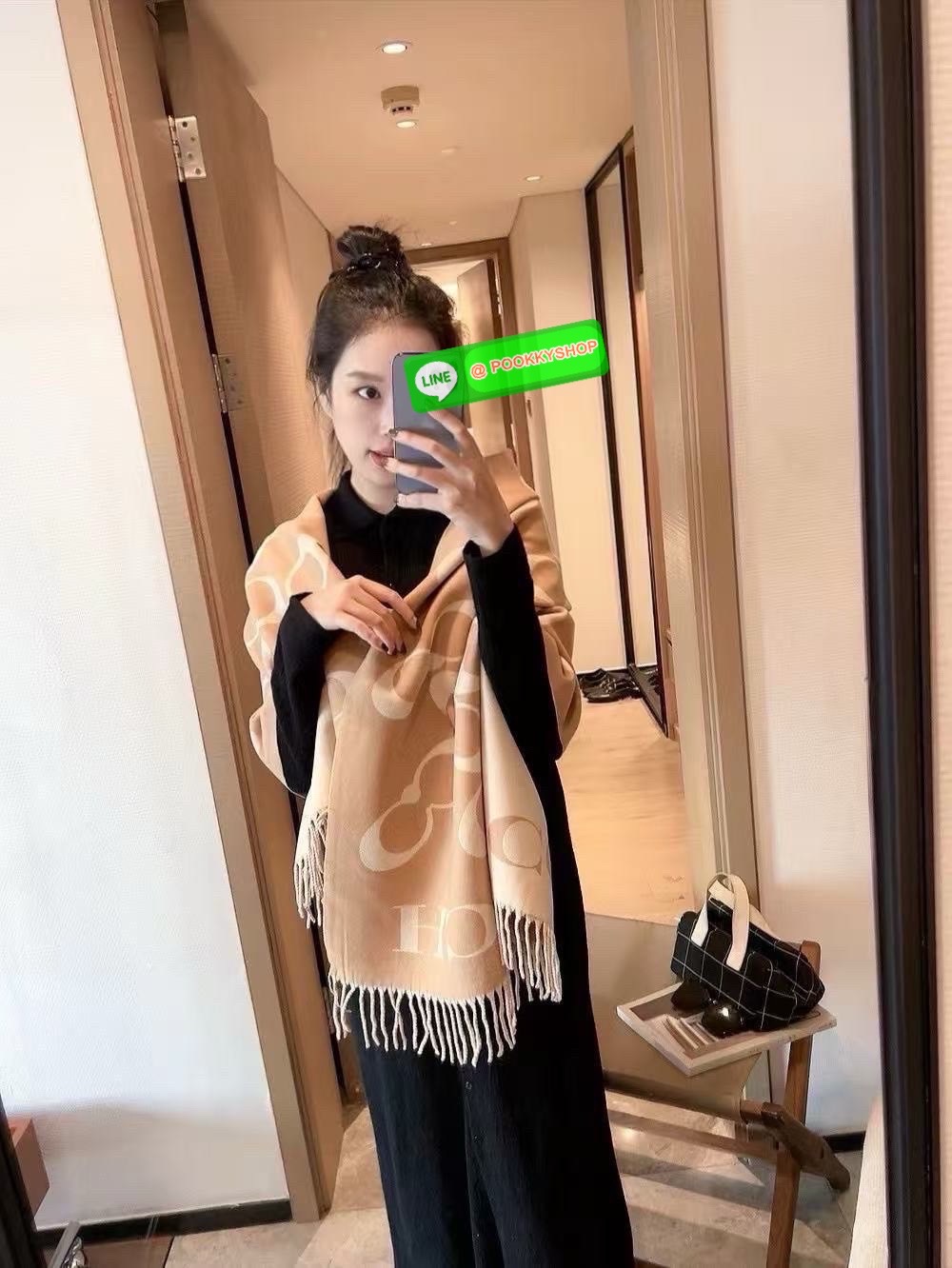 ðCoach Signature Silk and Wool Wrap Scarf ð 70% Wool and 30% Silk āļāđāļēāļāļąāļāļāļ Coach āļāļ·āļāđāļŦāļāđ āļāļāļŠāļąāļāļ§āđāļāļŠāļĄāđāļŦāļĄ āđāļāļ·āđāļāļāļļāđāļĄ āļĨāļēāļĒ Signature Coach Signature Silk and Wool Wrap Scarf Oatmeal