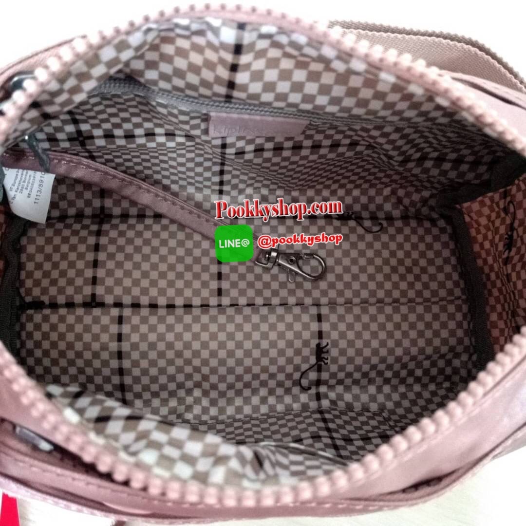 KIPLING Mini Crossbodybag กระเป๋าสะพายข้างขนาดกะทัดรัด ผลิตจากวัสดุ Nylon+ Polyester100% มีช่องใช้งานแยกย่อยมากถึง 4 ช่อง -ด้านหน้ามีช่องซิป 2 ช่อง -ช่องหลักโล่ง กว้าง จุของใช้ได้เยอะ -ด้านหลังมีช่องซิปอีก 1 ช่อง มาพร้อมพวงกุญเเจลิง สายสะพายยาวสามารถปรับไ