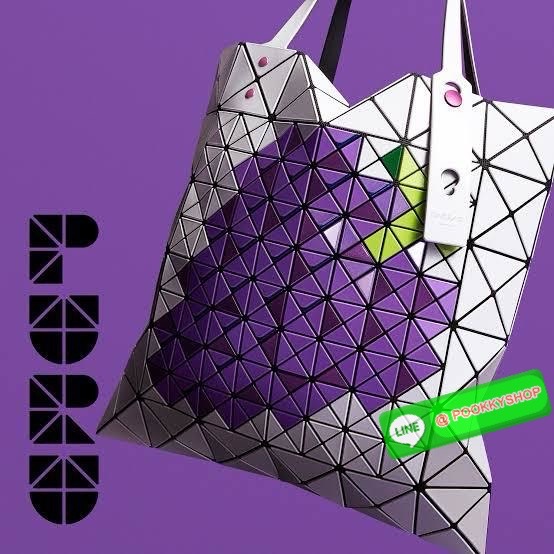 Baobao issey miyake Fruit กระเป๋าโท้ทซีรีย์รุ่นนี้มีลวดลายผลไม้น่ารัก ชิ้นส่วนตรงกลางถูกแทนที่ด้วยชิ้นส่วนต่างๆ ทําให้เกิดลวดลายดูมีมิติ เป็นขนาดที่เหมาะกับเอกสาร A4 และแล็ปท็อปขนาด 13 นิ้ว นอกจากนี้ยังมีกระเป๋าซิปด้านในที่สะดวกสําหรับจัดเก็บสิ่งของมีค่า
