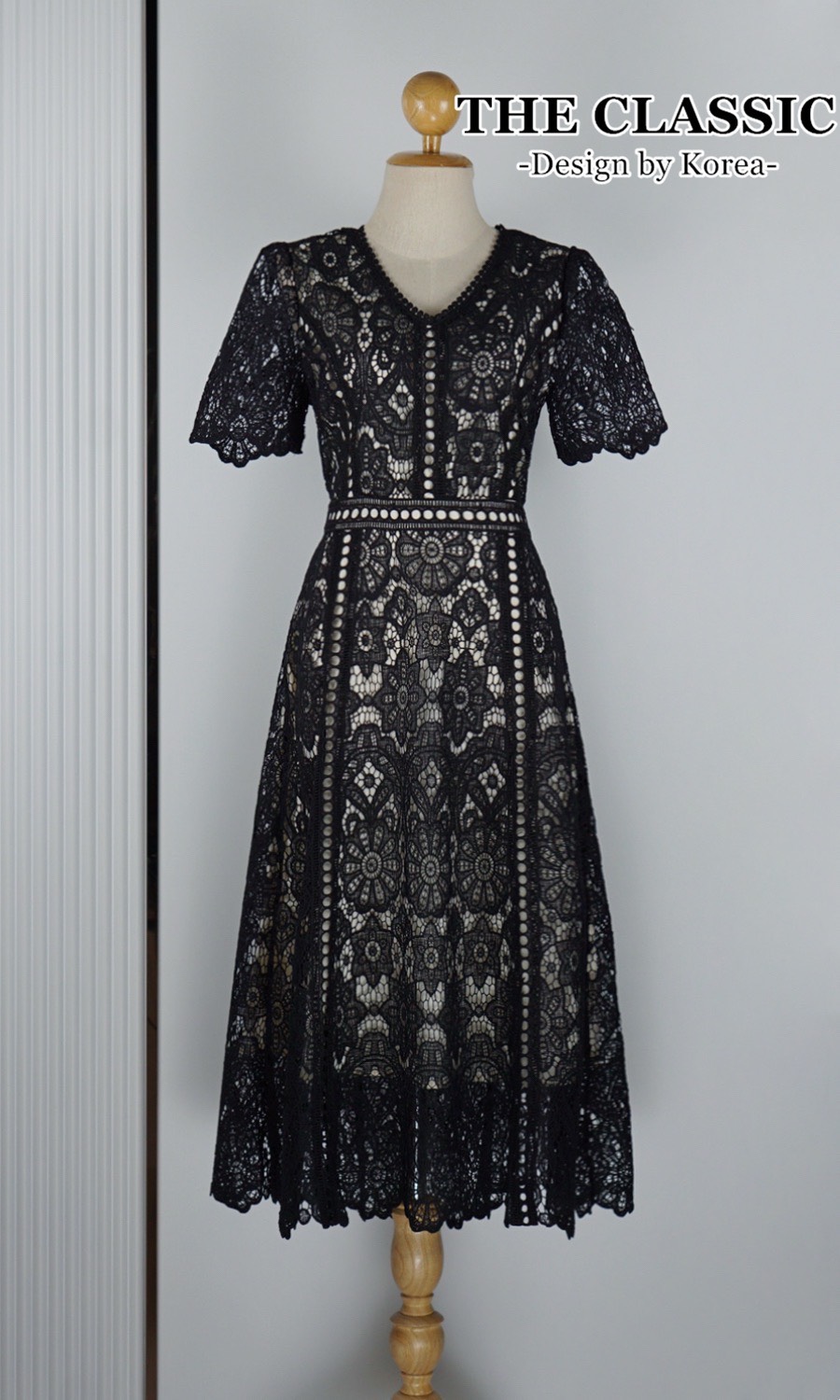 เดรสแฟชั่น เดรสยาวลูกไม้ คอกลมใช้ผ้าลูกไม้เนื้อหนาอย่างดี ขึ้นลวดลายดอกไม้ ลายชัด