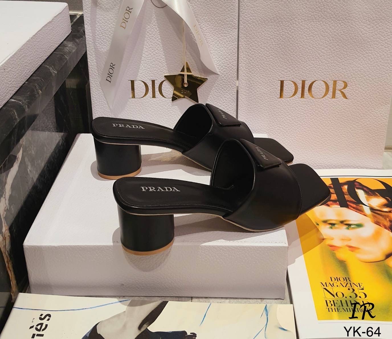 แบบขายดี!!! พร้อมส่ง Prada รุ่นใหม่ปังมากจ่ะแต่งโลโก้แบรนด์ พื้นหนางานดีเดินไม่เยกเยก ปั้มแบรนด์ ส้นกระบอกกบม 2.5 นิ้ว ใส่สวยมากค่าช่วงนี้