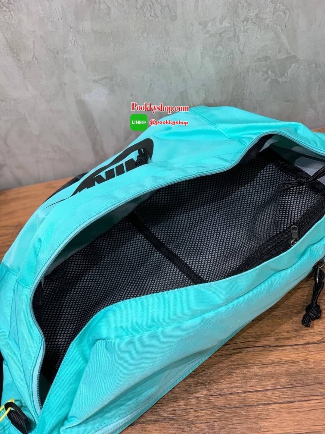 Nike Tech hip pack กระเป๋าคาดเอว Nike Tech สีใหม่..รุ่นใหม่ชนช้อป!! ให้คุณหยิบใช้อุปกรณ์กีฬาและพกพาได้อย่างง่ายดาย พร้อมโดดเด่นด้วยกระเป๋าซิป 2 จุดสำหรับเก็บสิ่งของ และสายกระเป๋าแบบปรับได้เพื่อให้แนบกับลำตัว ใช้งานได้คล่องตัว ใส่ของได้จุสมใจเลยคร้า