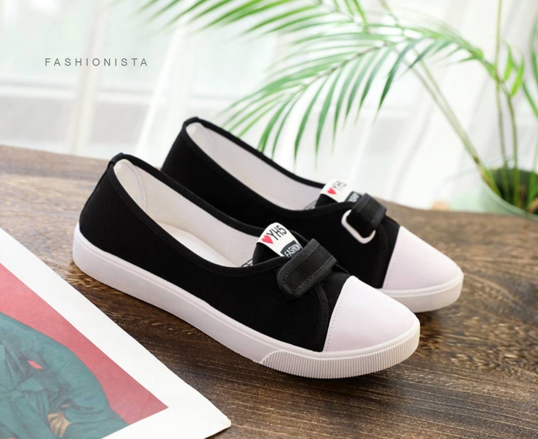 สดใส น่าร๊ากก มีสไตล์ Restock พร้อมส่งเลยจ้า รองเท้าผ้าใบแบบสวม ดีไซน์เรียบๆเก๋ๆ วัสดุผ้าแคนวาสเนื้อนุ่ม ใส่สบาย คล่องตัวไม่มีสายคาดเมจิกเทปด้านหน้า เพิ่มความเก๋แค่ลอกๆแปะๆไม่ต้องผูกเชือก แมชชุดไหนก็เก๋ ดู Chic & Cool มั่กๆ พื้นยาง 1.5 c.m. เหนียวหนึบยึดเ