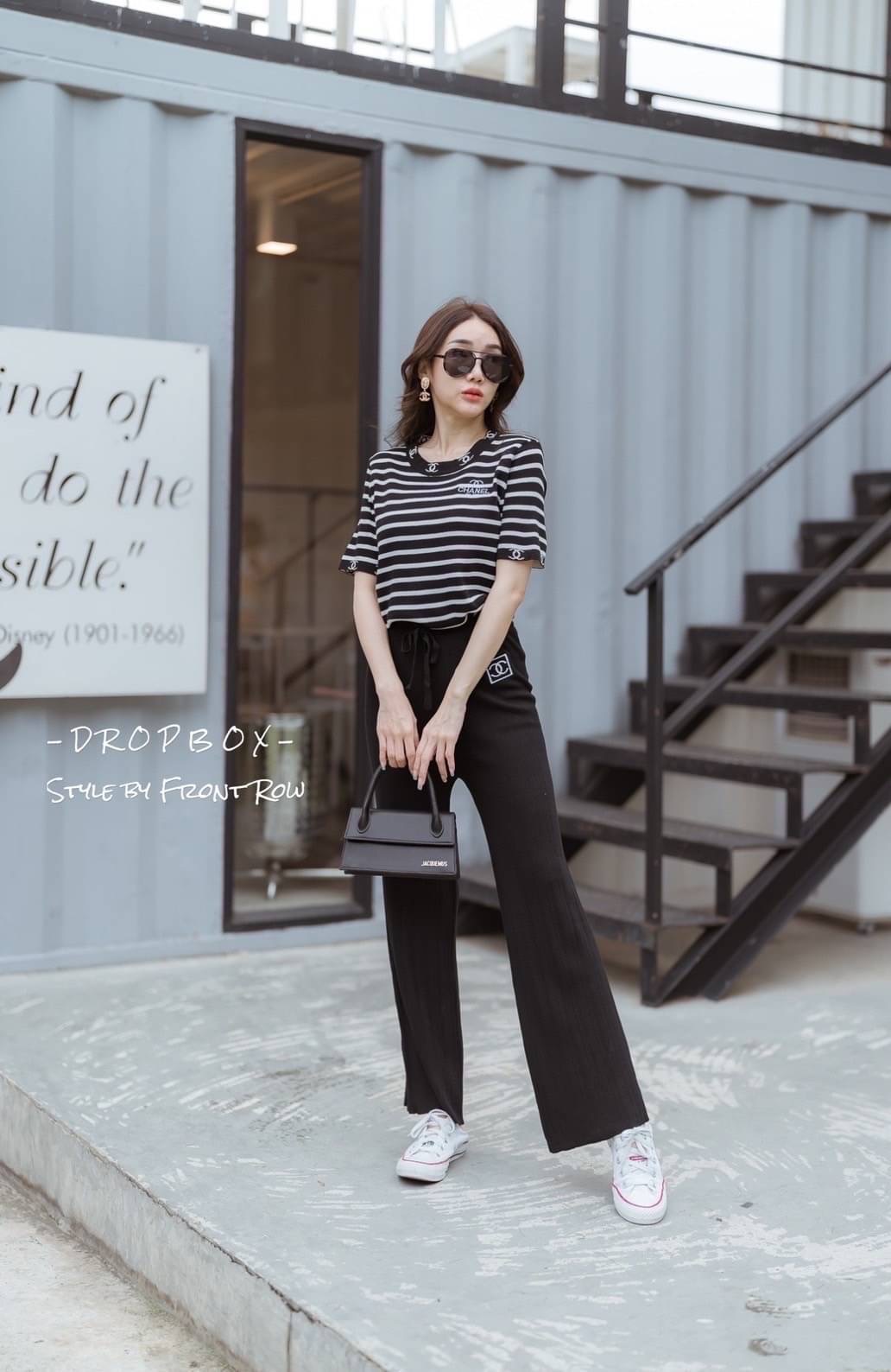 DROPBOX Style by Front Row CC Knitting Set มาคะสาวๆ เซ็ตไหมพรมเสื้อเเขนสั้นทอลายริ้ว และมีโลโก้ cc มาคู่กับกางเกงไหมพรมสีพื้นผ้าร่อง ใส่มาดูสวยแพงมากๆ