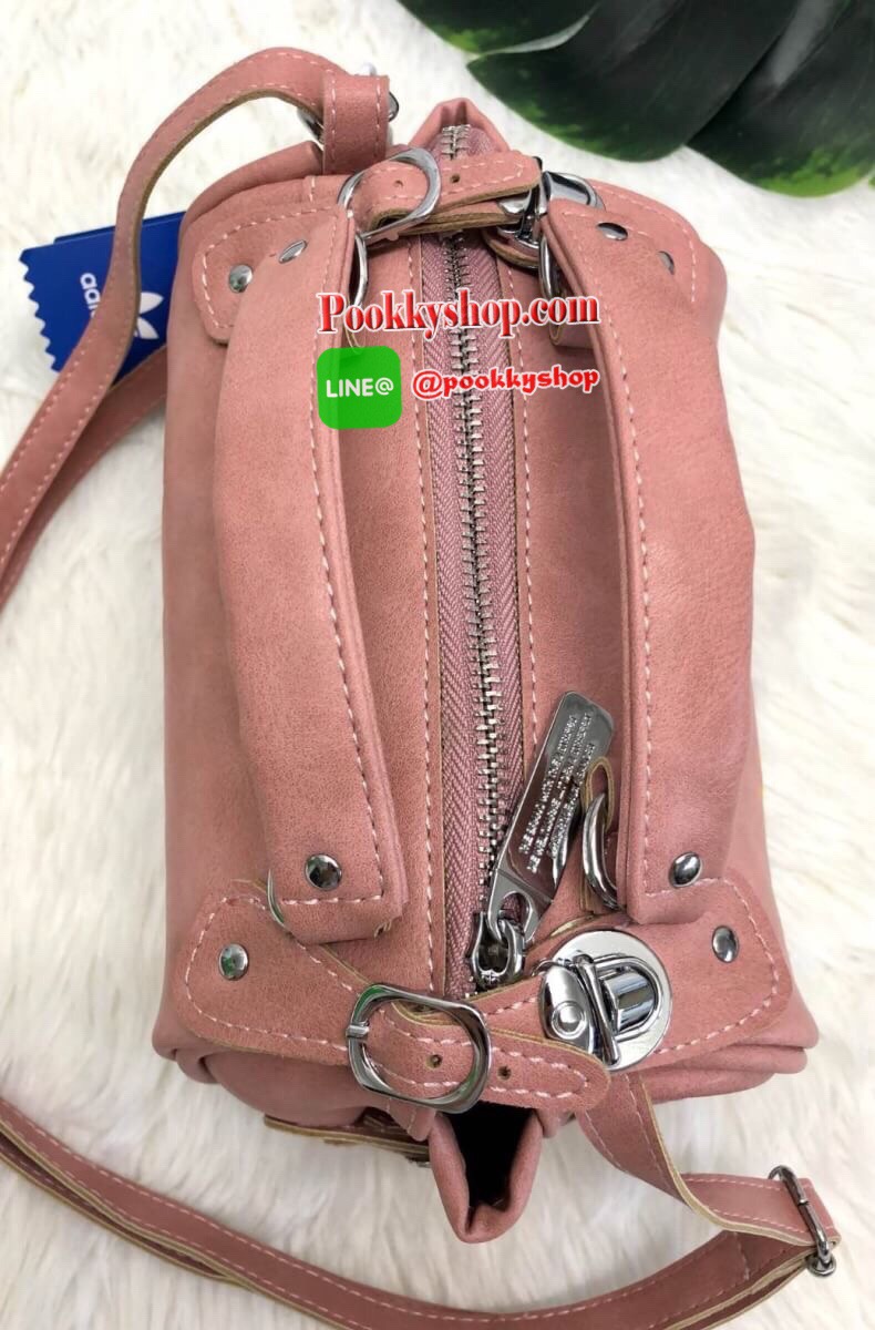 New in พร้อมสีออกใหม่จร้าา !!! Adidas mini shoulder bag and messenger bag 2018 กลับมาอีกครั้ง! กระเป๋าสะพายข้างแนวสปอร์ต วัสดุ pu หนังนิ่ม น้ำหนักเบาค่ะ ใช้ได้ทั้งด้านหน้าและหลังค่ะ ตัวกระเป๋าสกรีนโลโก้แบรนด์ เปิดปิดกระเป๋าแบบซิป ภายในโล่ง กว้างสามารถใส่ม