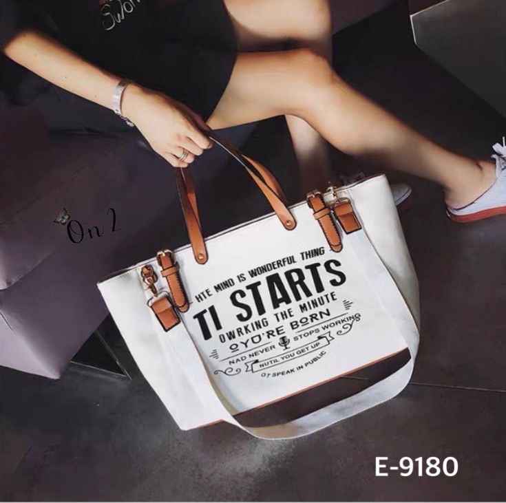 กระเป๋าสะพาย Shopping มาใหม่ หน้าพิมพ์ตัวอักษรภาษาอังกฤษ สายถือแต่งหนัง มาพร้อมสายสะพายยาว