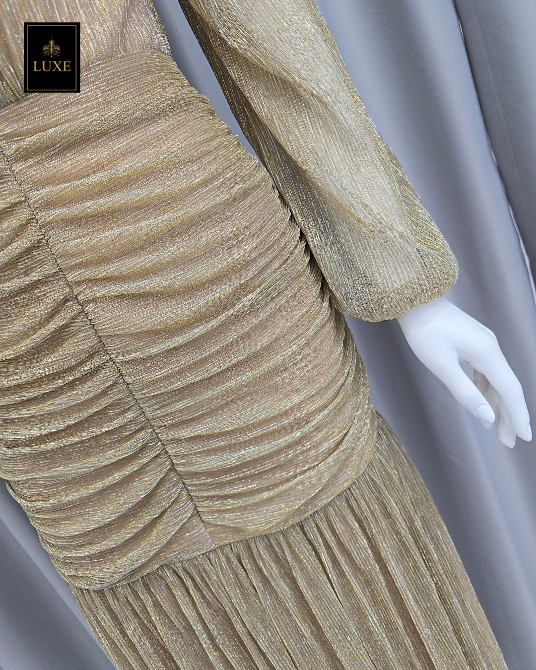 เดรสแฟชั่น เดรสเสื้อคอกลมแขนยาว กระโปรงทรงเข้ารูปจับเดรปตรงกลาง ต่อชายระบาย