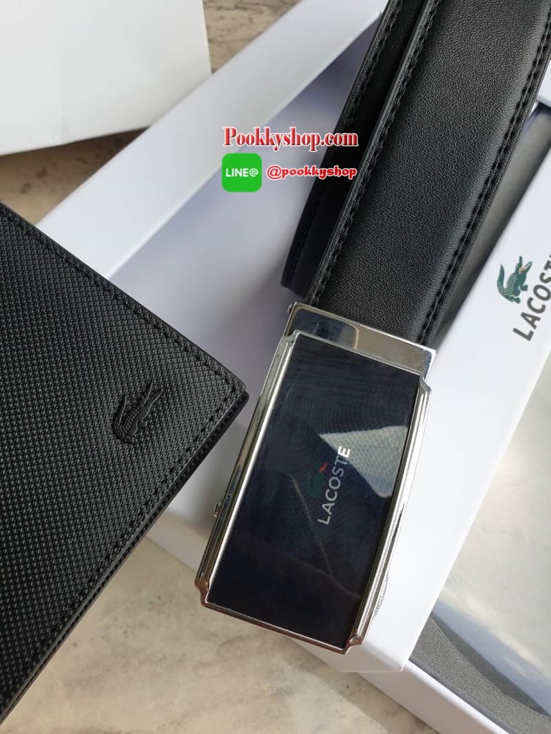 ลาคอส CLASSIC PETIT PIQUE Belt & Wallet Set !!! ซื้อ1ได้ถึง 2 ใบ เซตสุดคุ้ม!! มาพร้อมกล่องสุดหรู กระเป๋าเงินใบสั้นพับสองตอน ลายเปอติปิเก้ มีช่องใส่การ์ด ช่องใส่ธนบัตร บุซับในด้วยผ้าคอตตอน และ ด้านอกวัสดุ Pvc ลายเปอติปิเก้แต่งกระเป๋าด้านนอกกระเป๋า เข็มขั