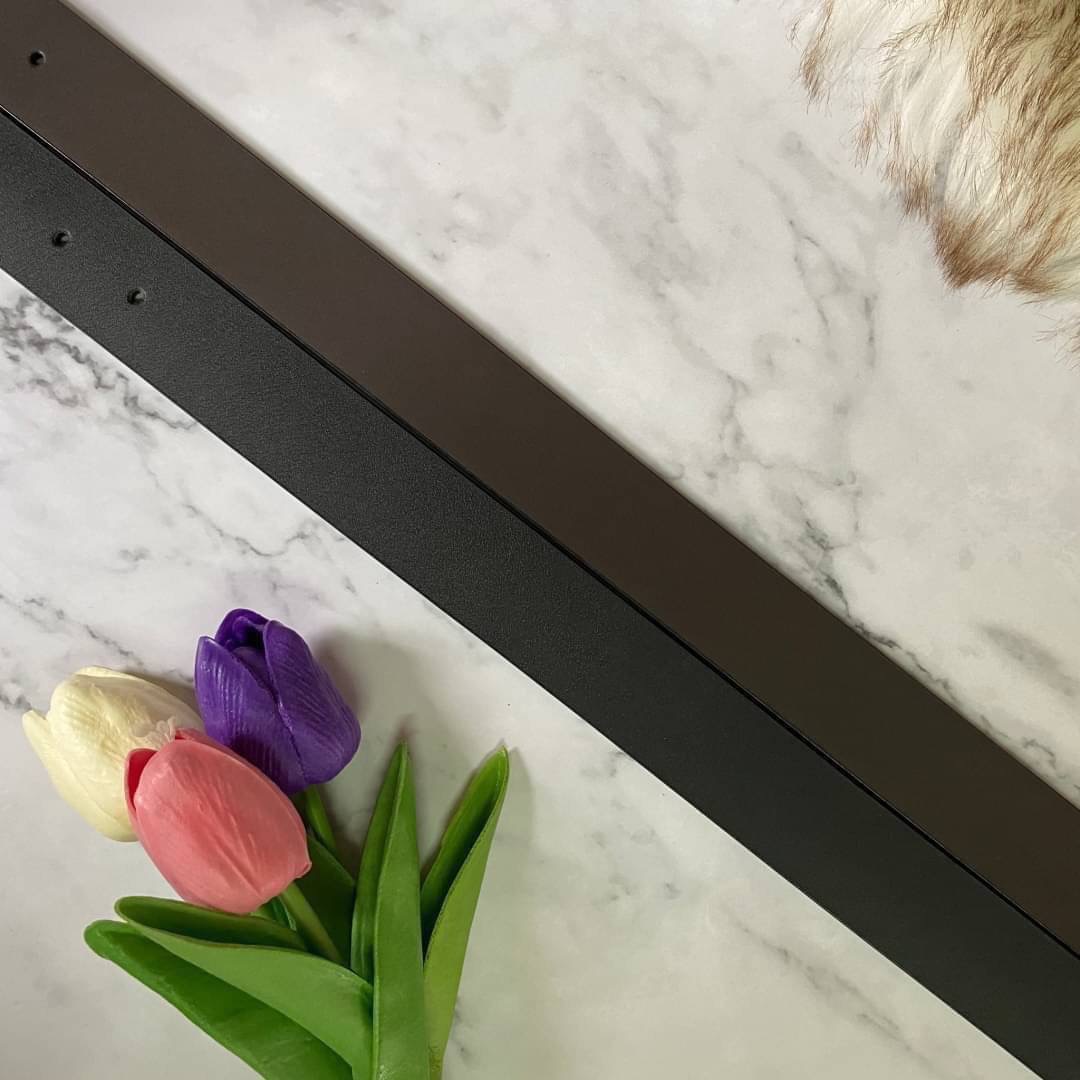 Calvin Klein Leather Belt & Wallet Set Setกระเป๋าสตางค์+เข็มขัด กระเป๋าสตางค์ด้านหน้าปั๊มชื่อแบรนด์ มีช่องใส่บัตร ช่องใส่ธนบัตร 2 ช่อง และช่องเก็บเหรียญ เข็มขัดหนังแท้ปั๊มแบรนด์ สามารถสลับใช้ได้ทั้ง 2 ด้าน เข็มขัดปรับระดับได้ 5 ระดับ มาพร้อมที่เจาะรูจ้า