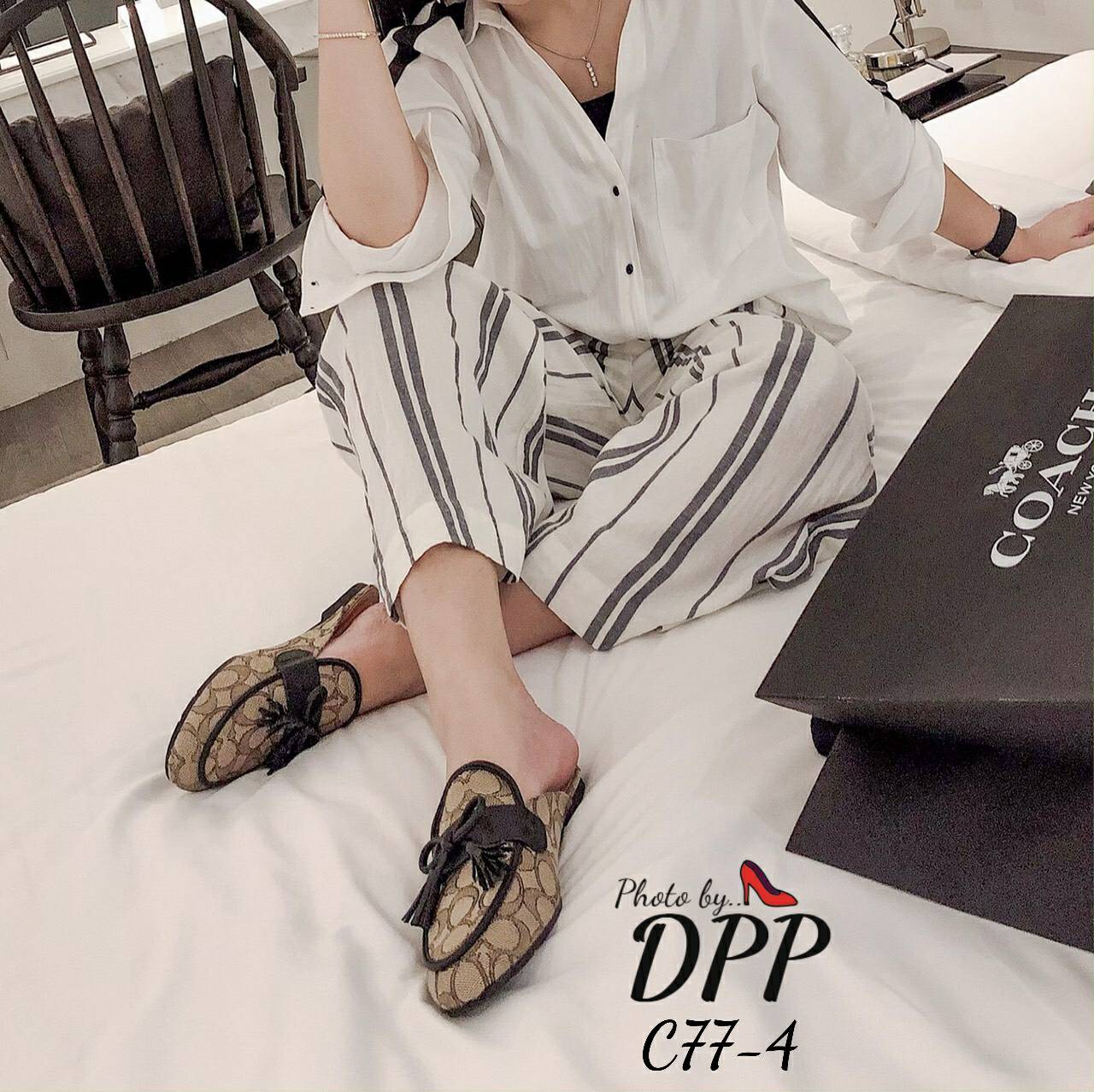 C77-4 พร้อมส่ง ตัวใหม่ hot hot ค้า รองเท้า coach ผ้าทอ ลายC งานสวย ไม่ใช่ผ้าสกรีนนะคะ งานชนช้อป ปั้มแบรนด์ collection ใหม่ปีนี้คะ (เพราะผ้าทอ จะเป็นผ้าเหมือนแท้ที่เอามาทำ กระเป๋าคะ ดีเทลผ้าสวยมาก) ที่สำคัญ